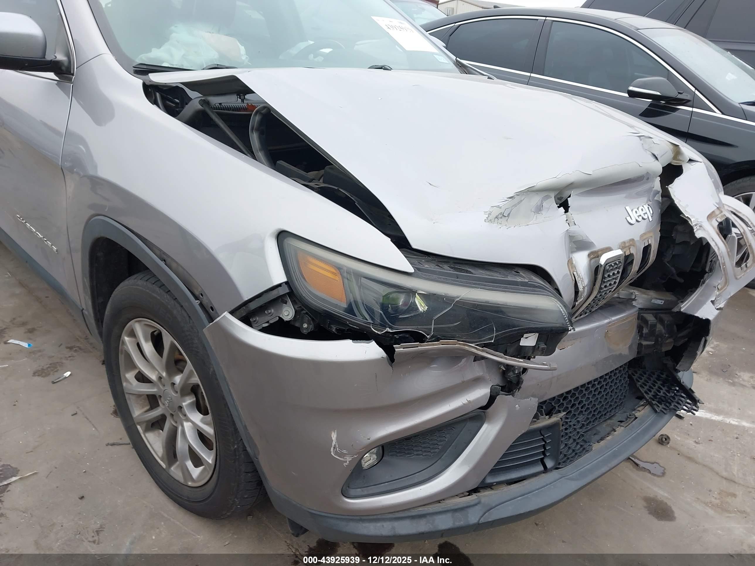JEEP CHEROKEE image 6