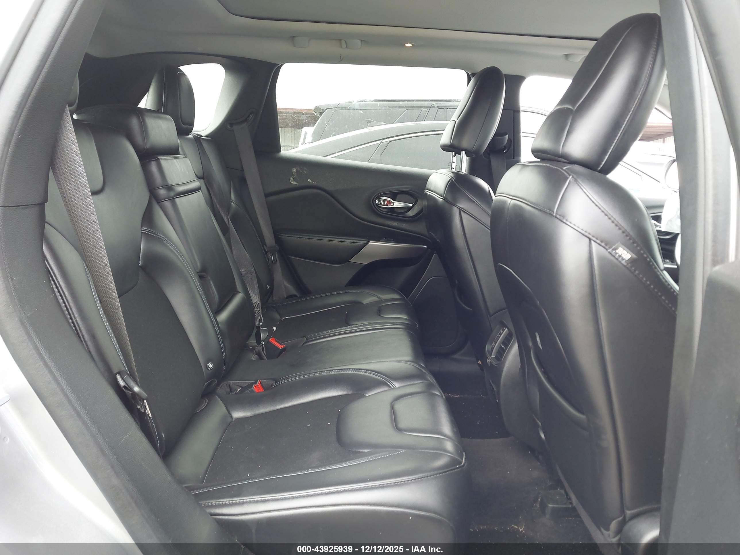 JEEP CHEROKEE image 8