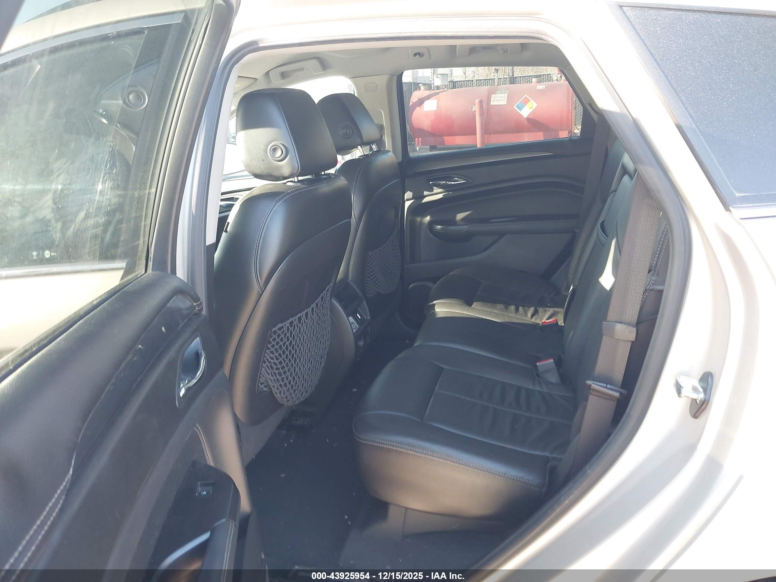CADILLAC SRX image 8