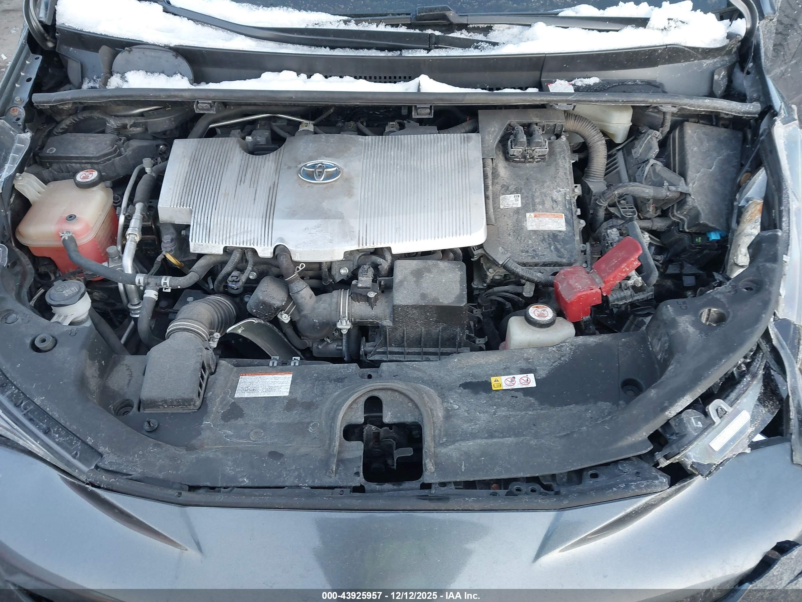 TOYOTA PRIUS image 10