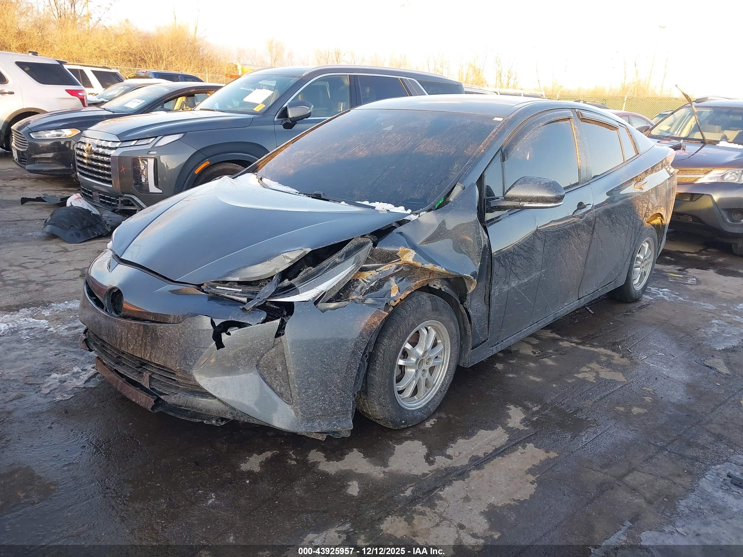 TOYOTA PRIUS image 2