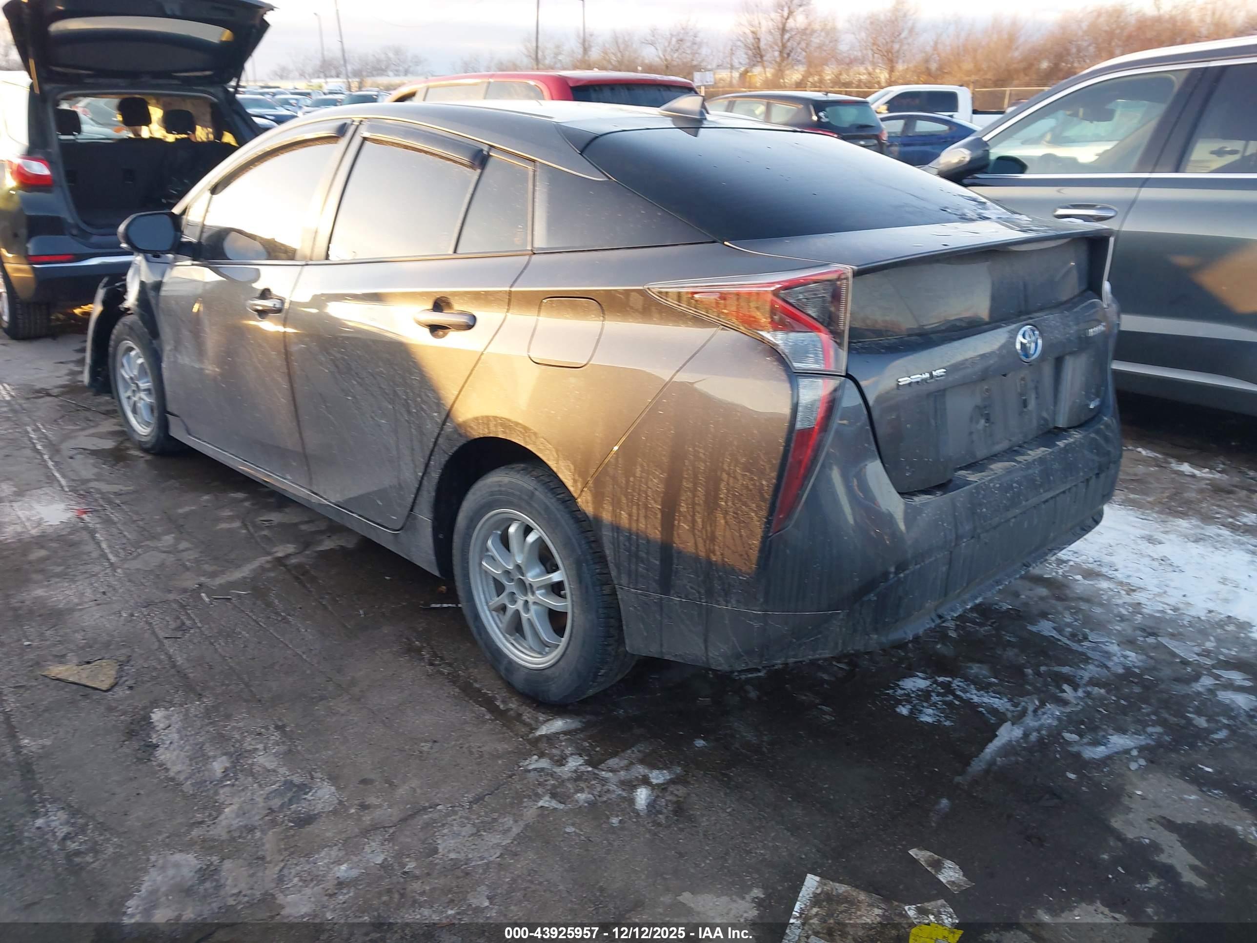 TOYOTA PRIUS image 3