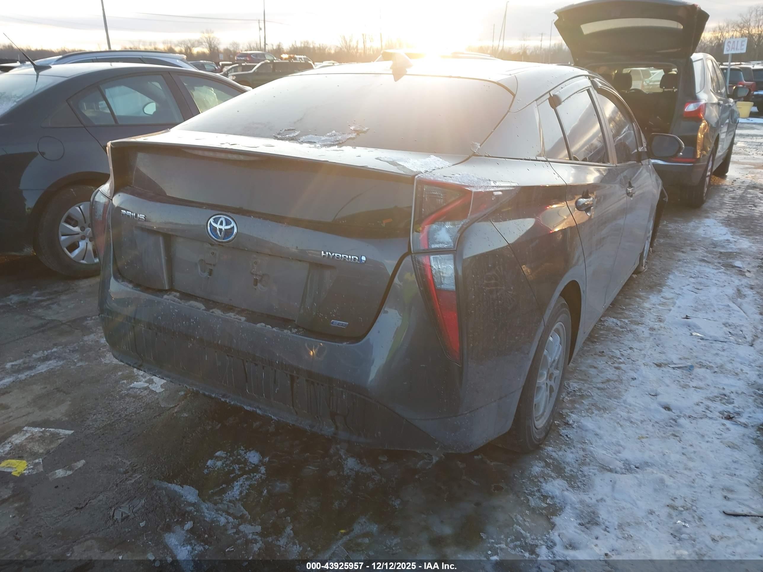 TOYOTA PRIUS image 4