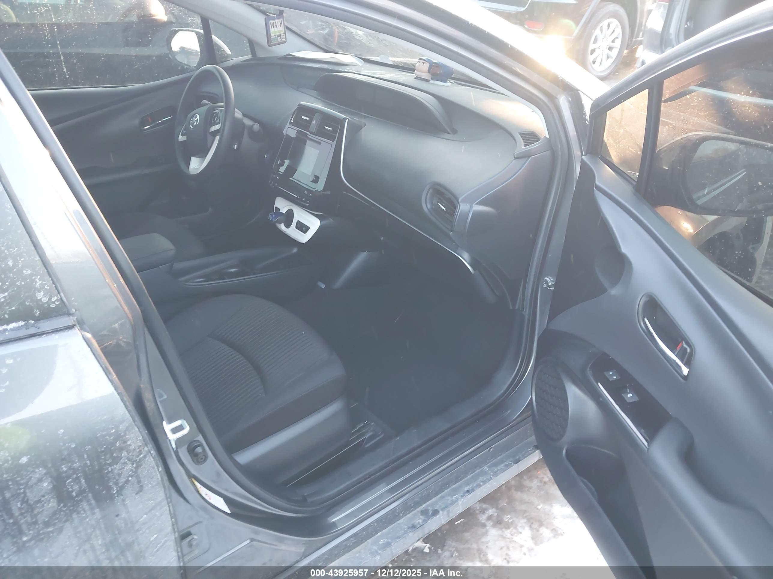 TOYOTA PRIUS image 5