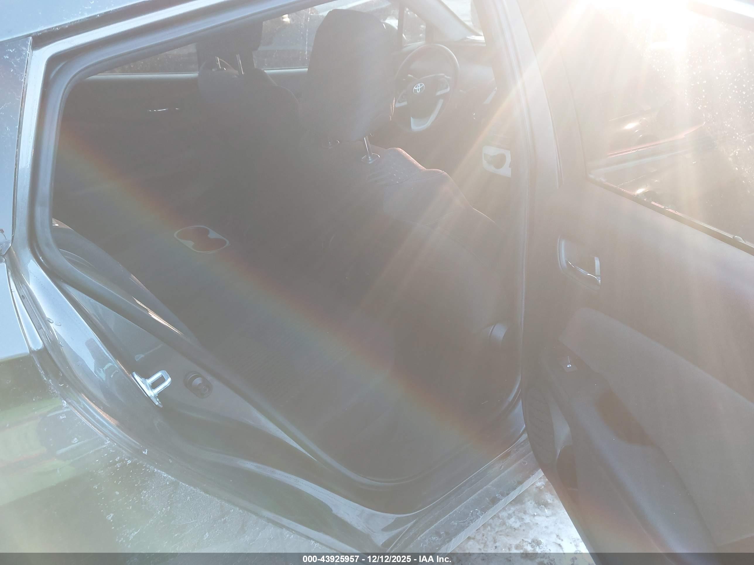 TOYOTA PRIUS image 8