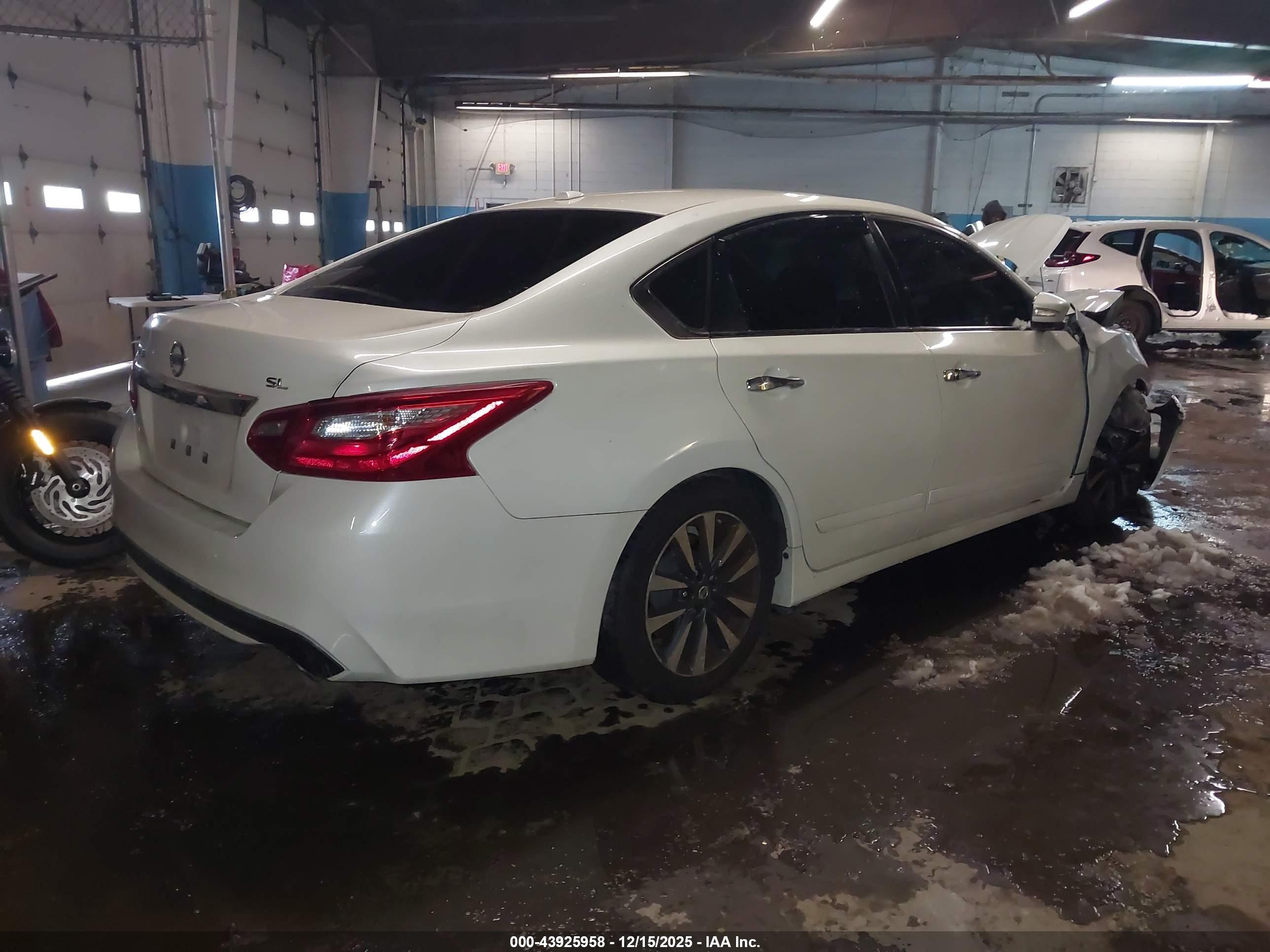 NISSAN ALTIMA image 4