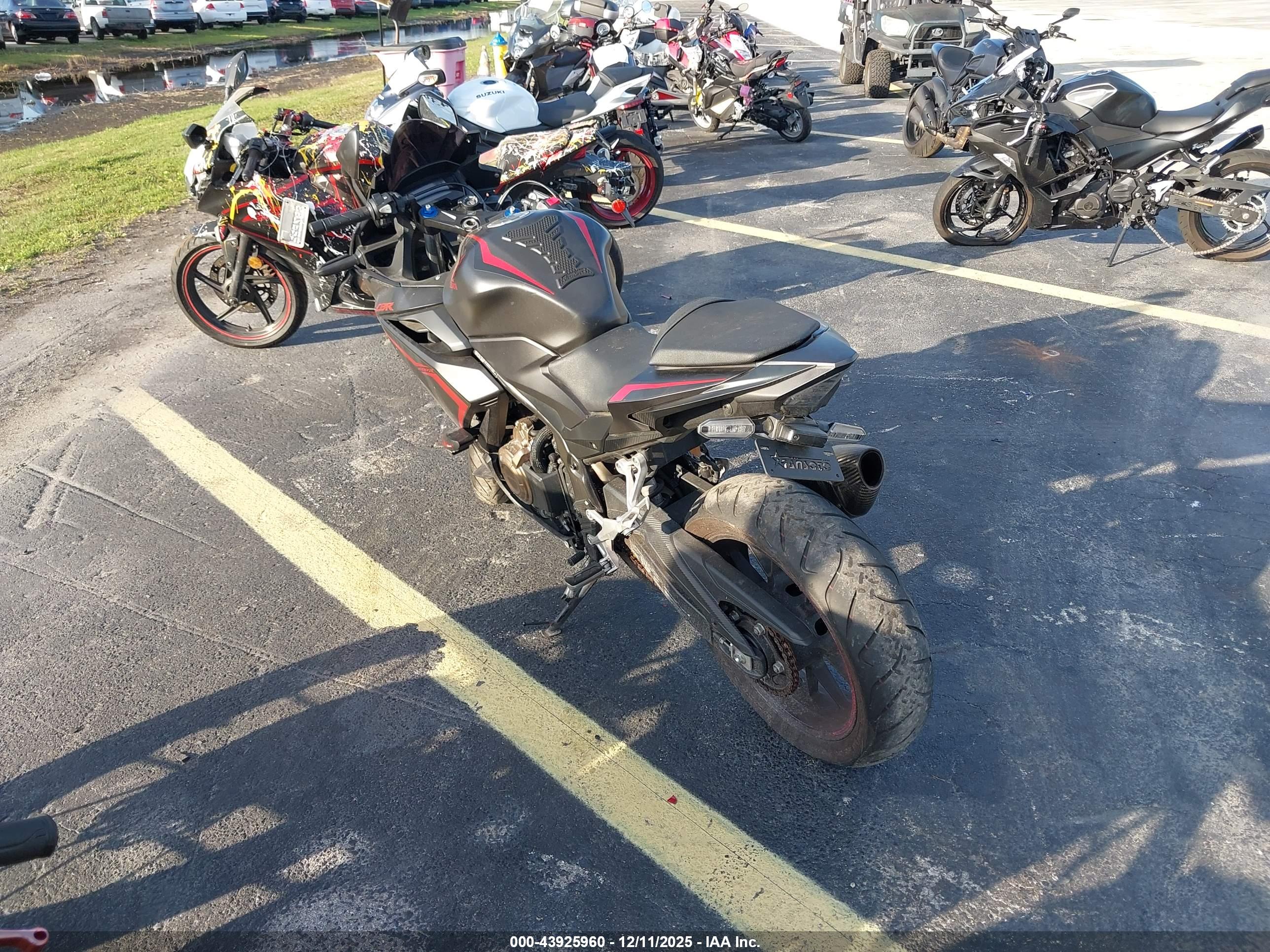HONDA CBR500 image 3