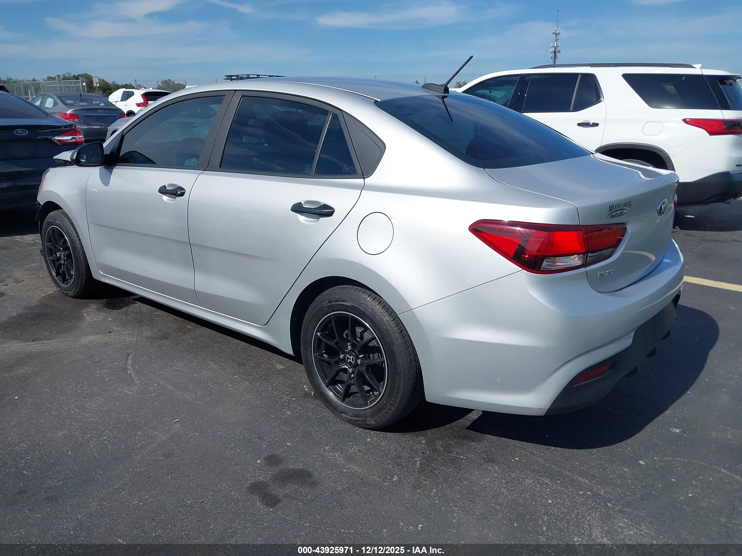 KIA RIO image 3
