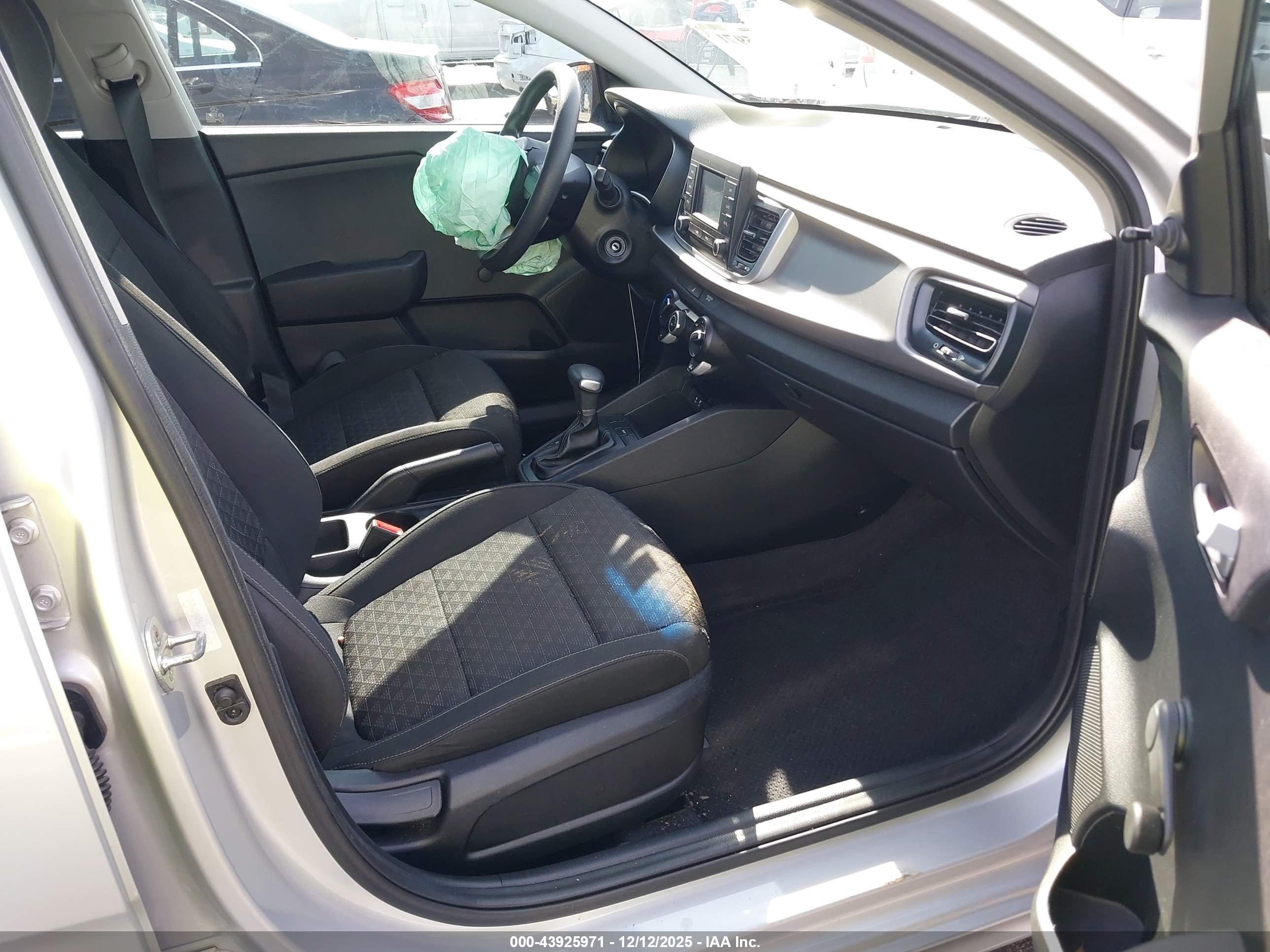 KIA RIO image 5