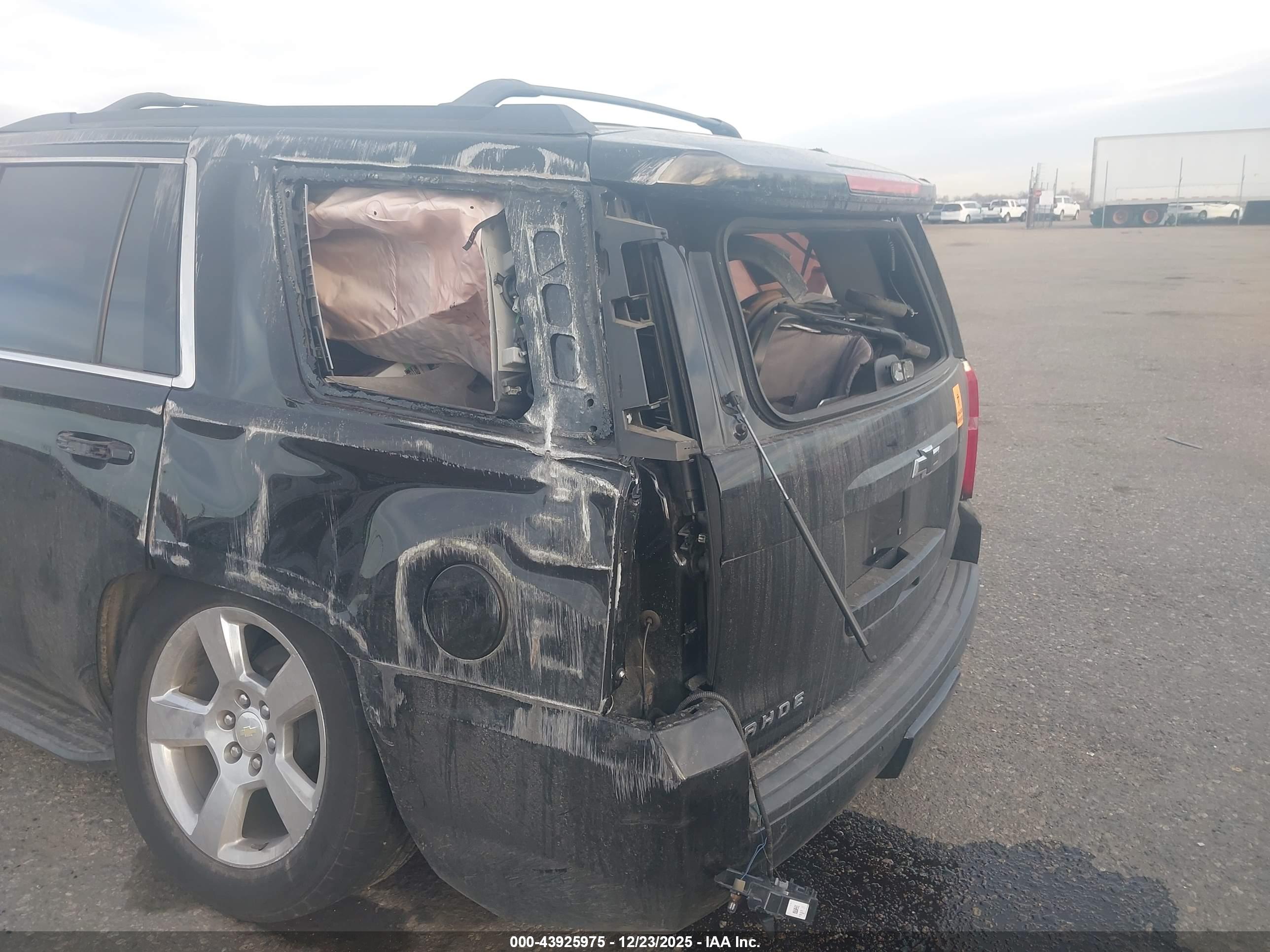 CHEVROLET TAHOE image 6