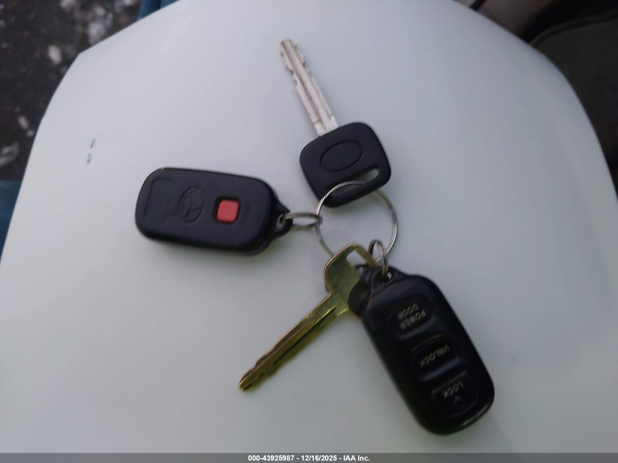 TOYOTA SIENNA image 11