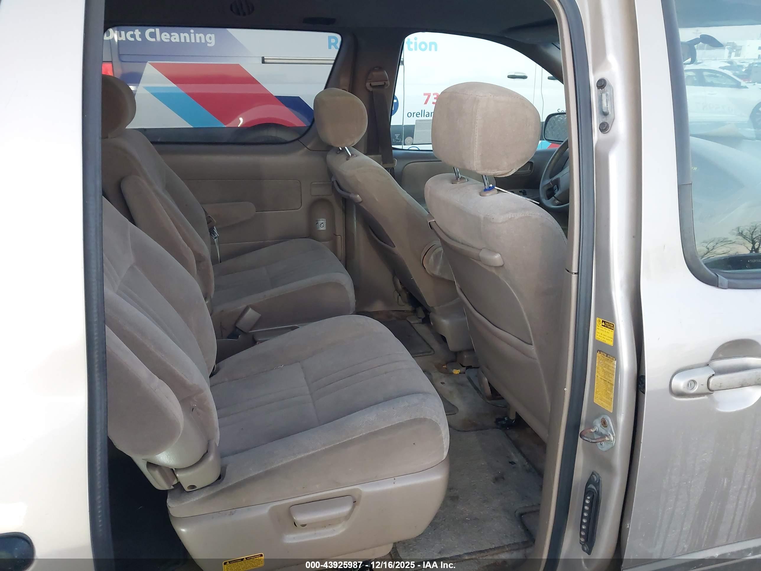 TOYOTA SIENNA image 8