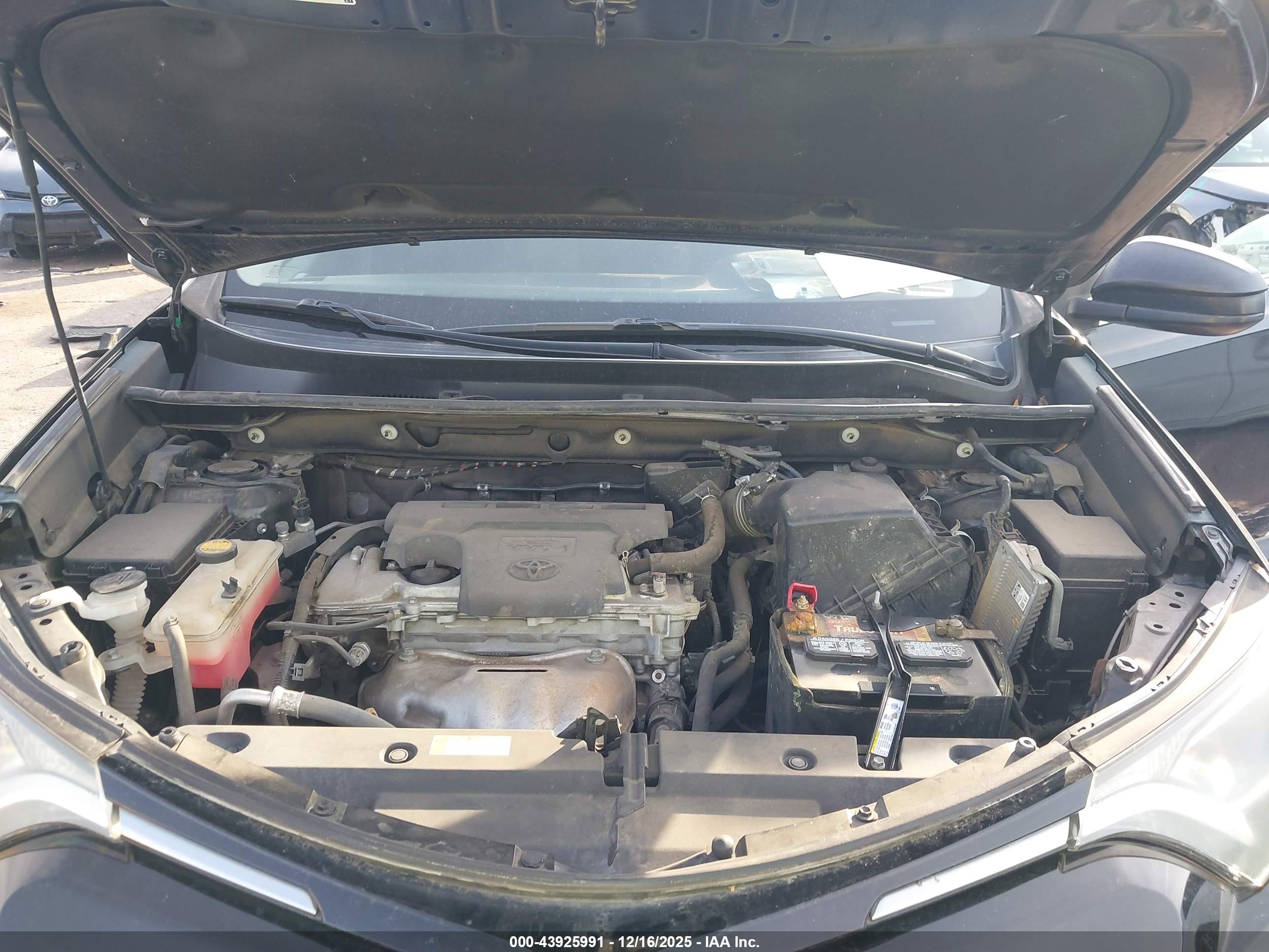 TOYOTA RAV4 image 10