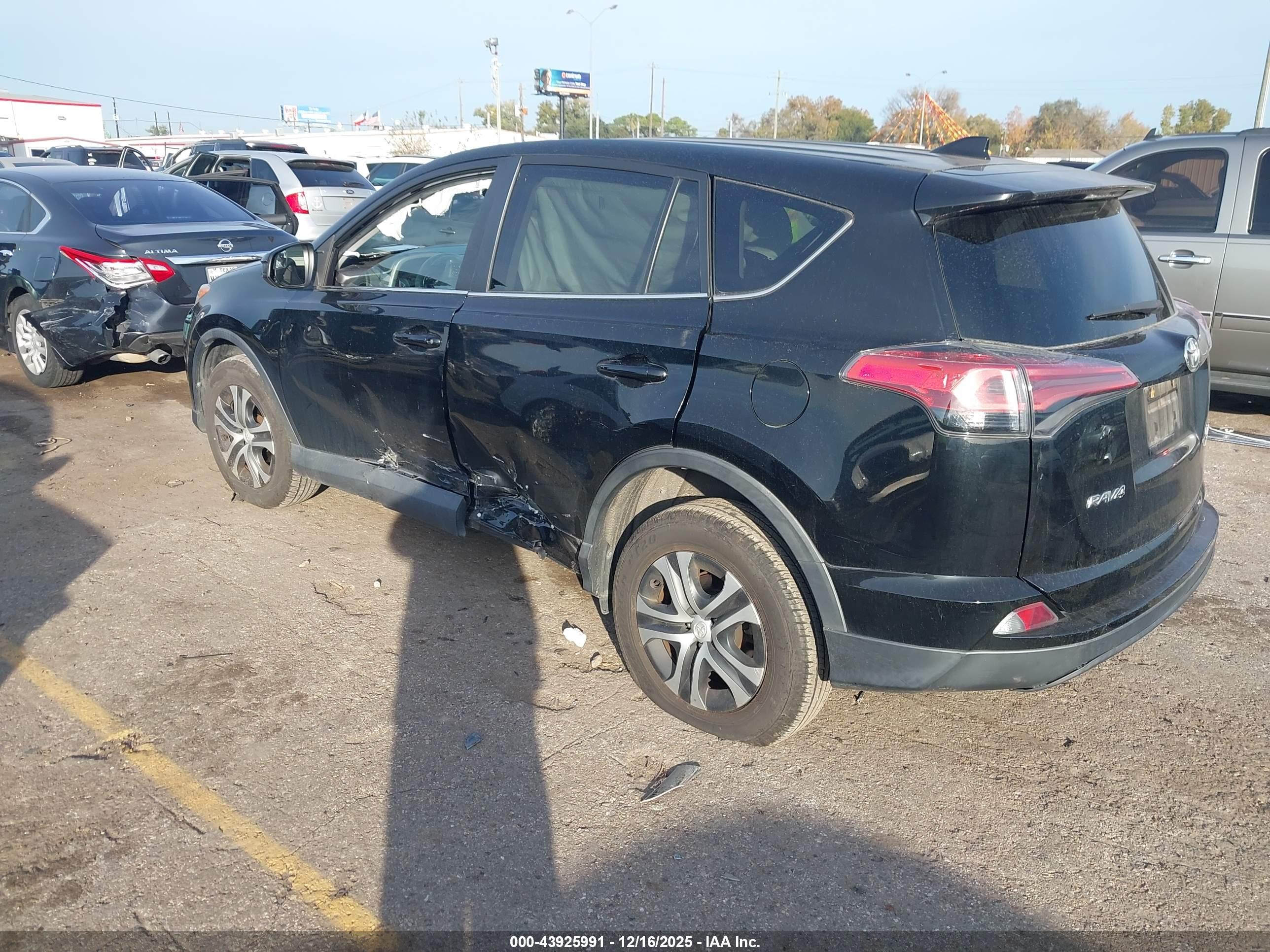 TOYOTA RAV4 image 3