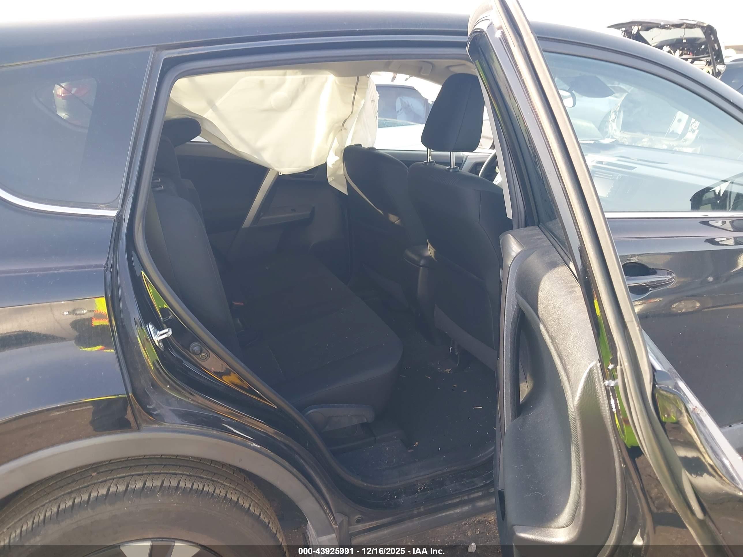 TOYOTA RAV4 image 8