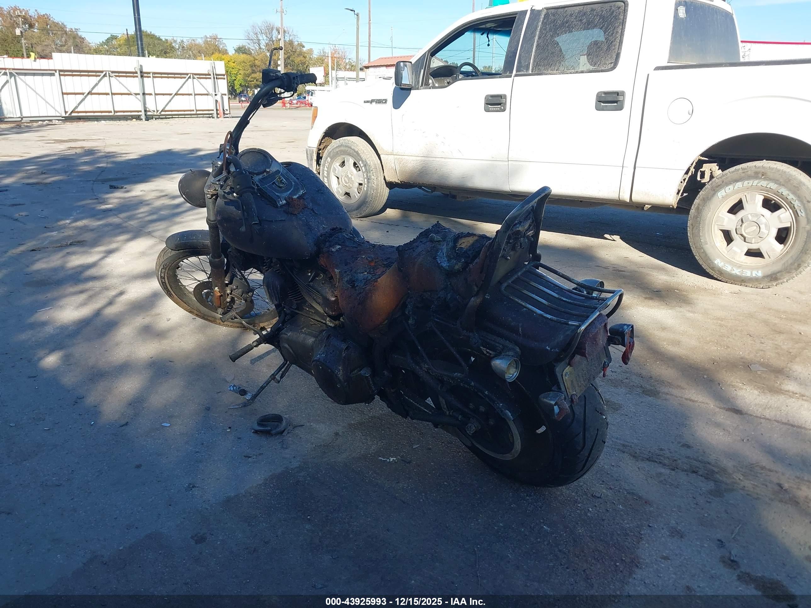 HARLEY-DAVIDSON FXST image 3