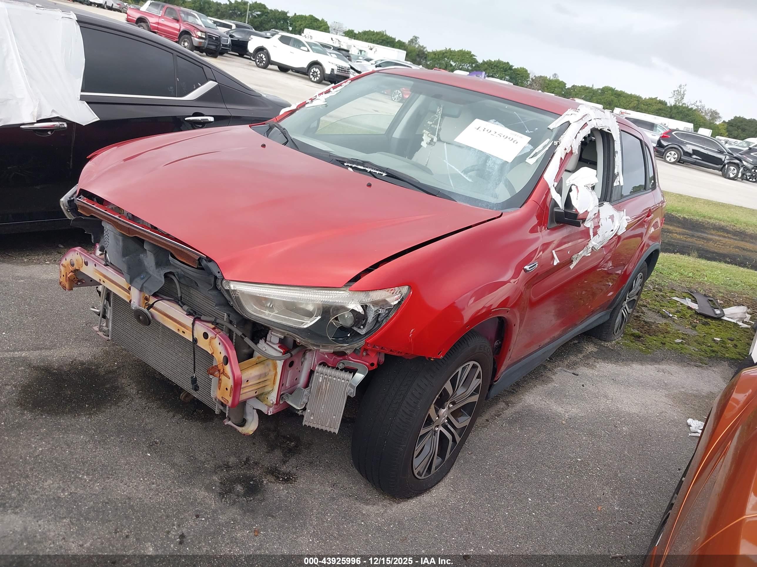 MITSUBISHI OUTLANDER image 2