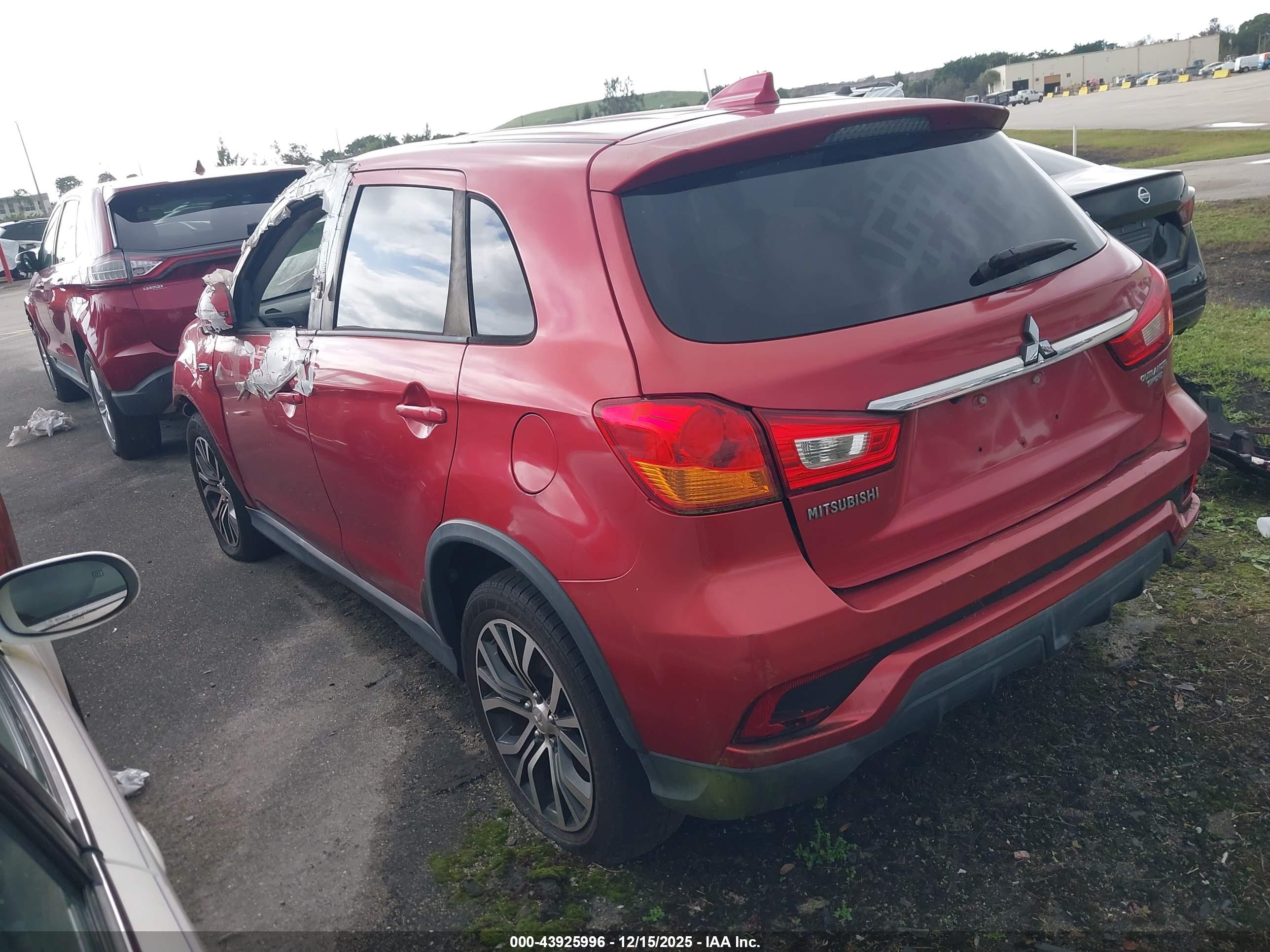 MITSUBISHI OUTLANDER image 3