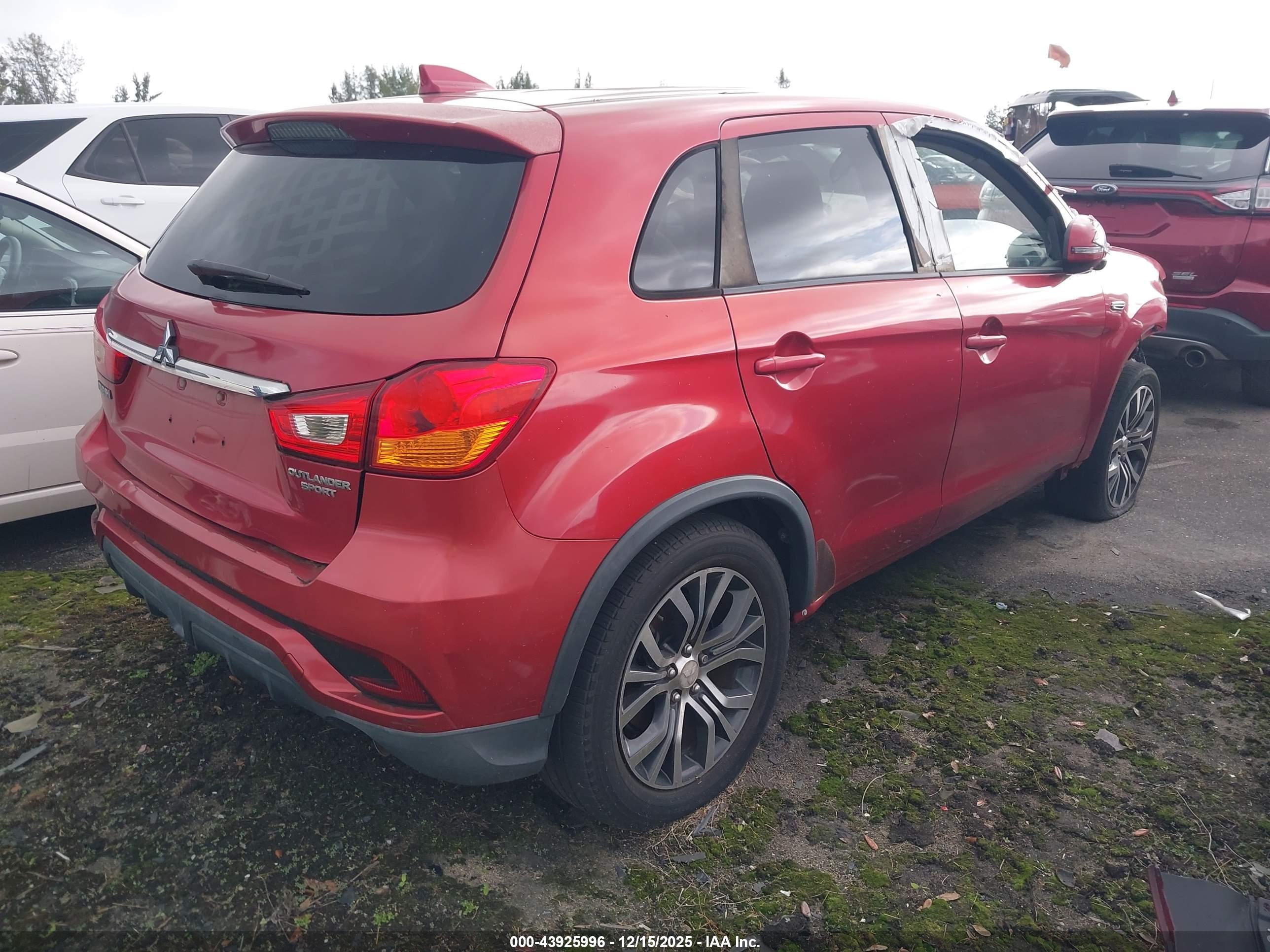 MITSUBISHI OUTLANDER image 4