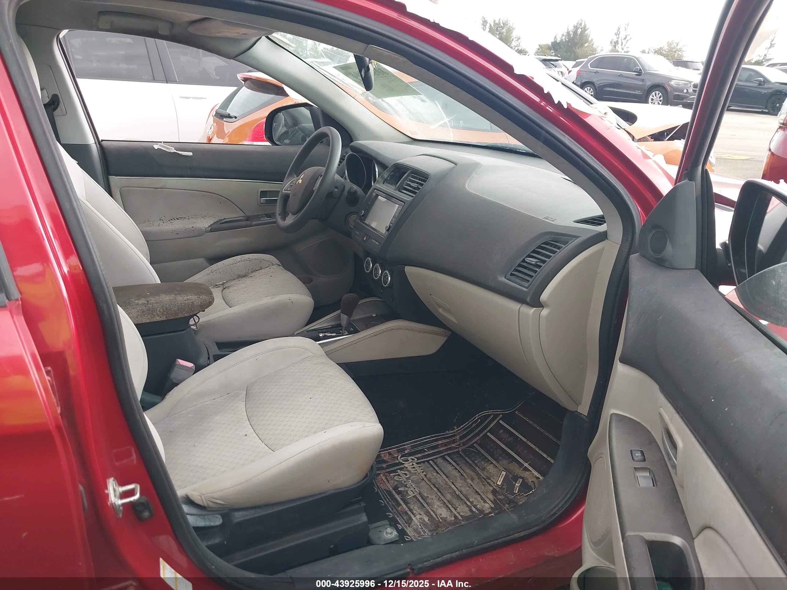 MITSUBISHI OUTLANDER image 5