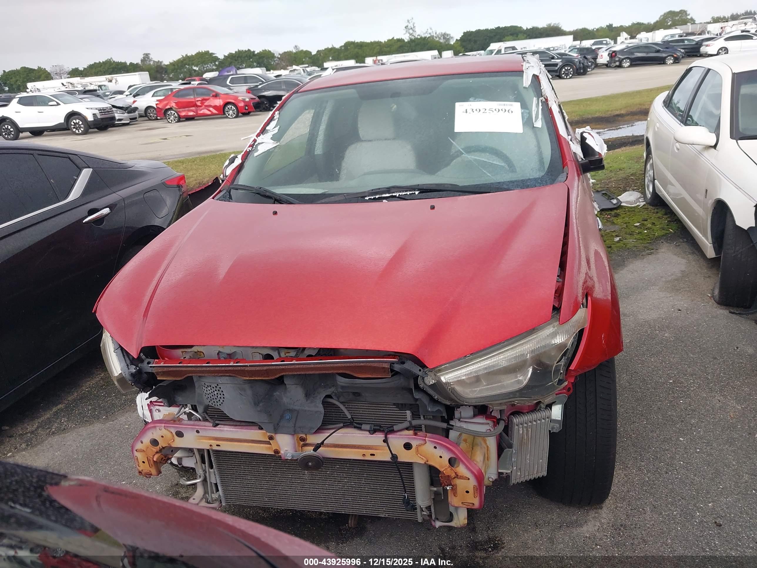 MITSUBISHI OUTLANDER image 6