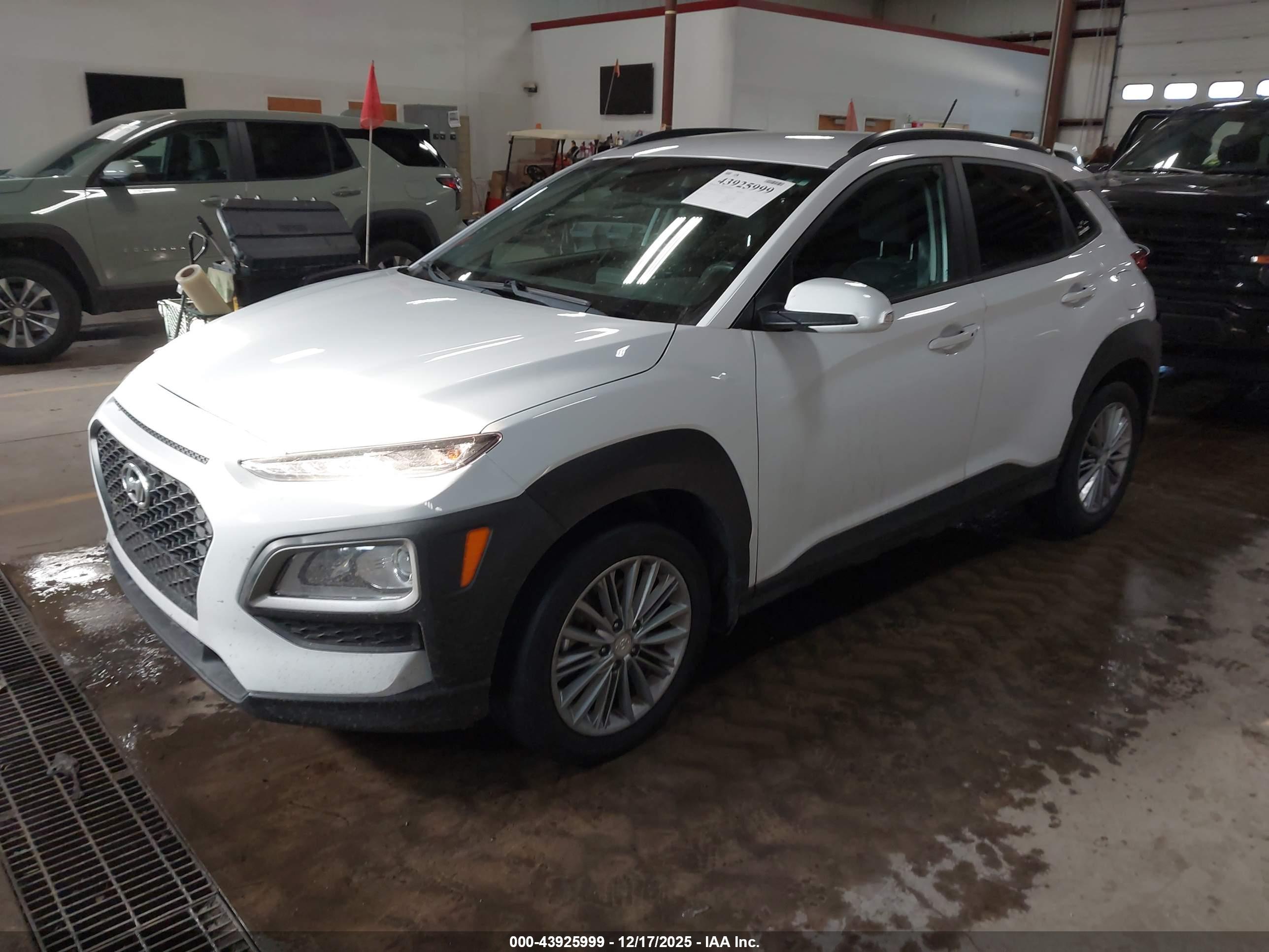 HYUNDAI KONA image 2