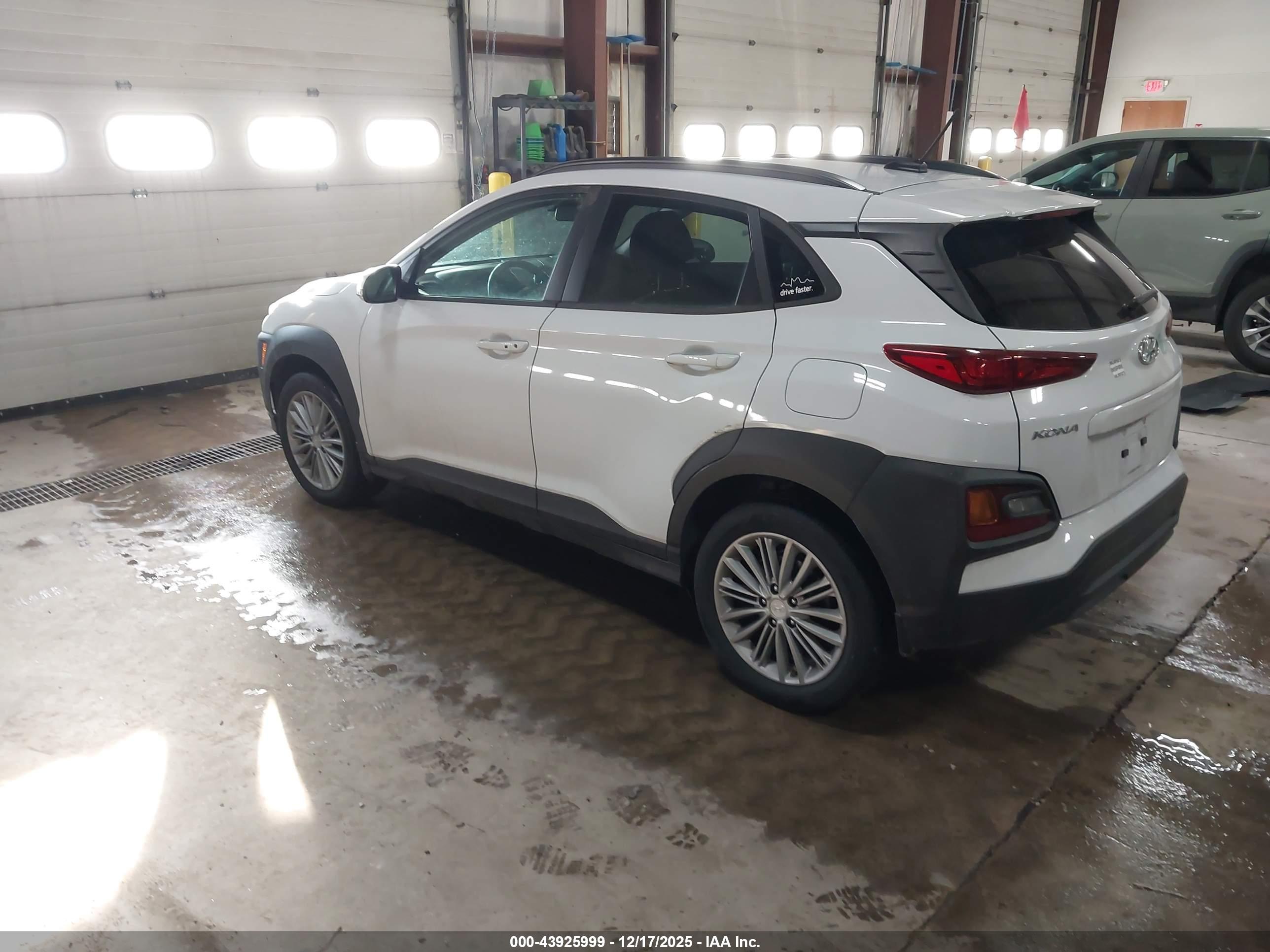 HYUNDAI KONA image 3