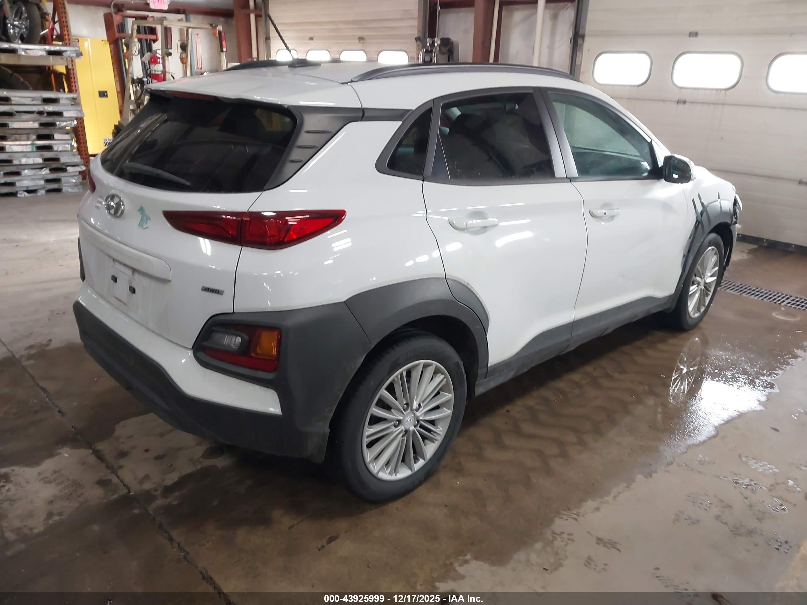 HYUNDAI KONA image 4