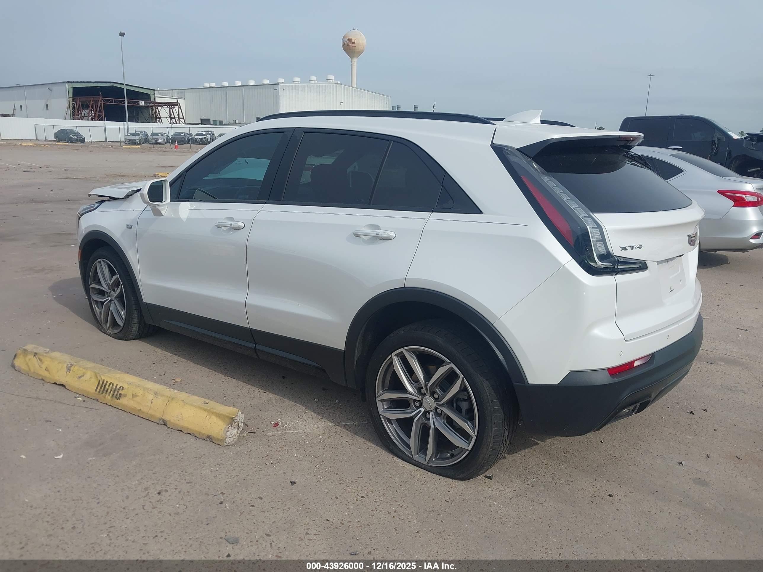 CADILLAC XT4 image 3