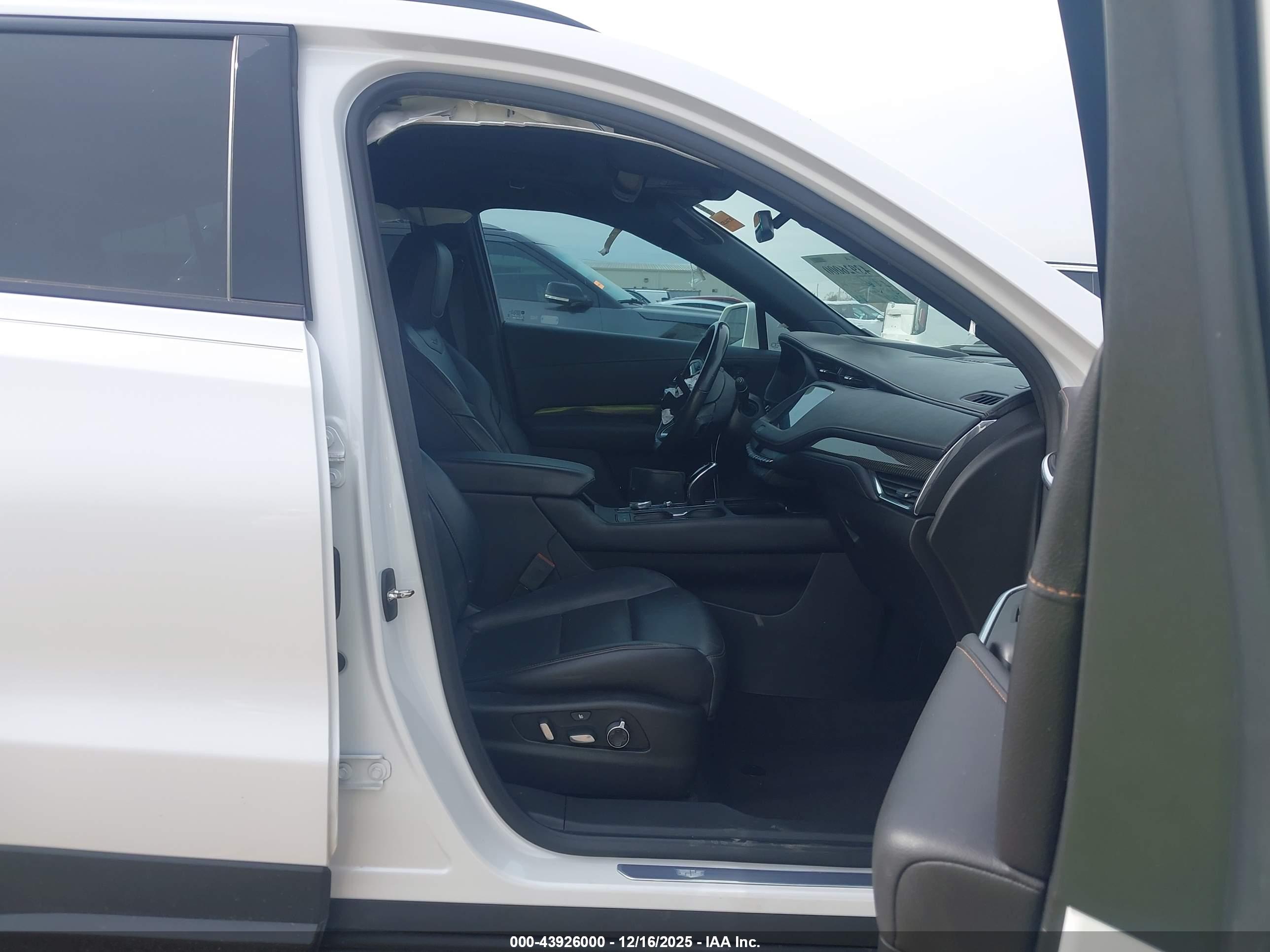 CADILLAC XT4 image 5
