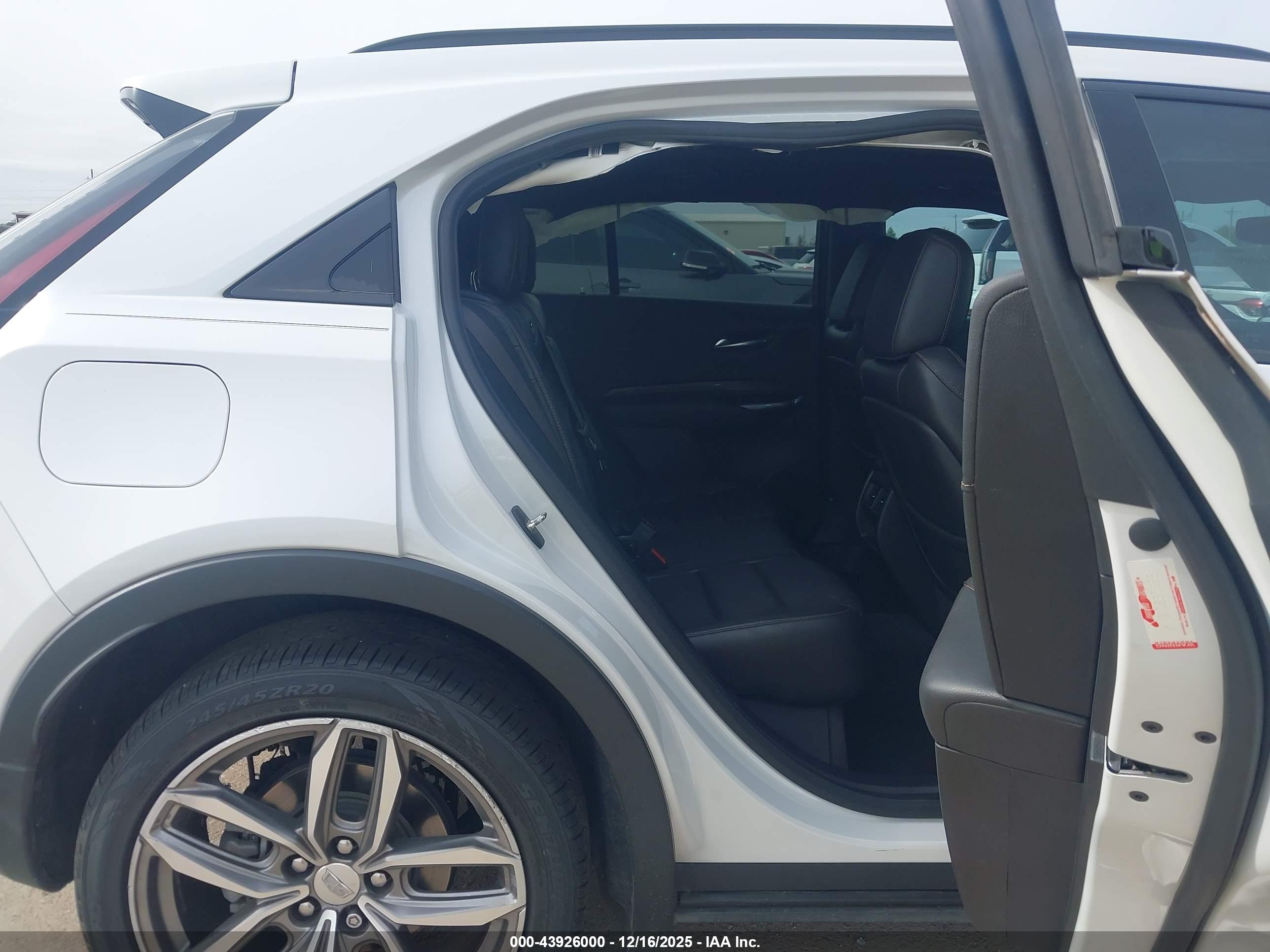 CADILLAC XT4 image 8
