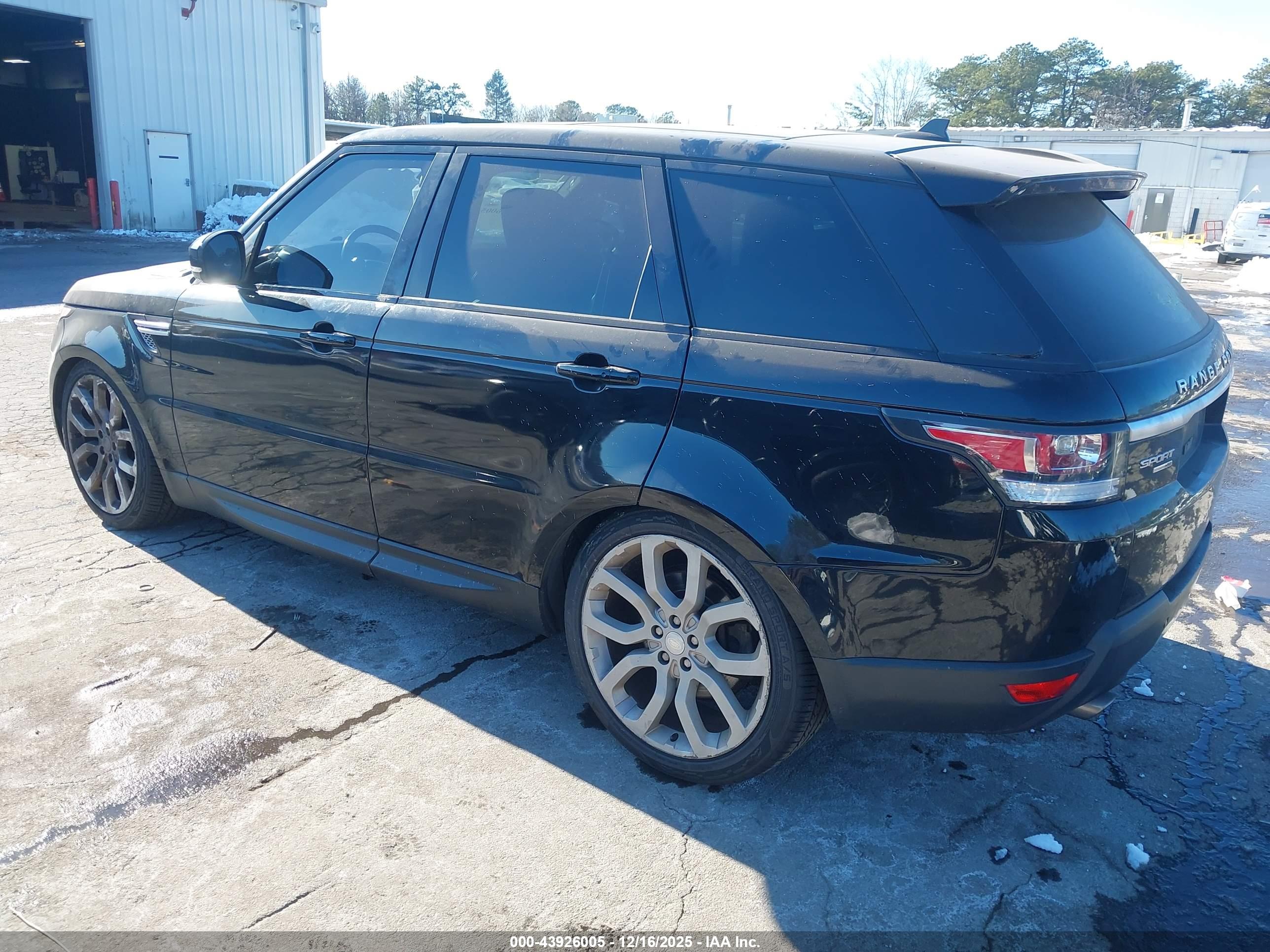 LAND ROVER image 3