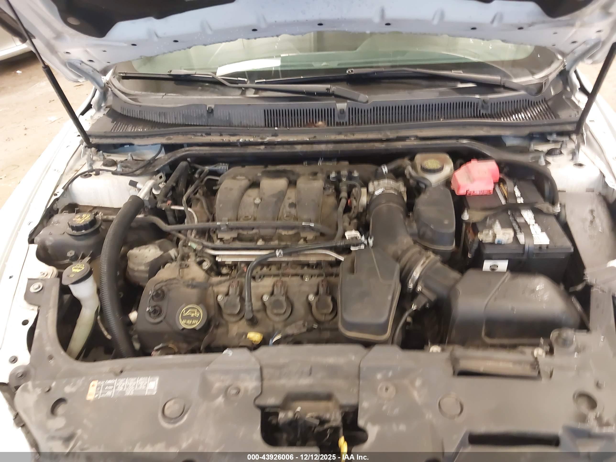 FORD TAURUS image 10
