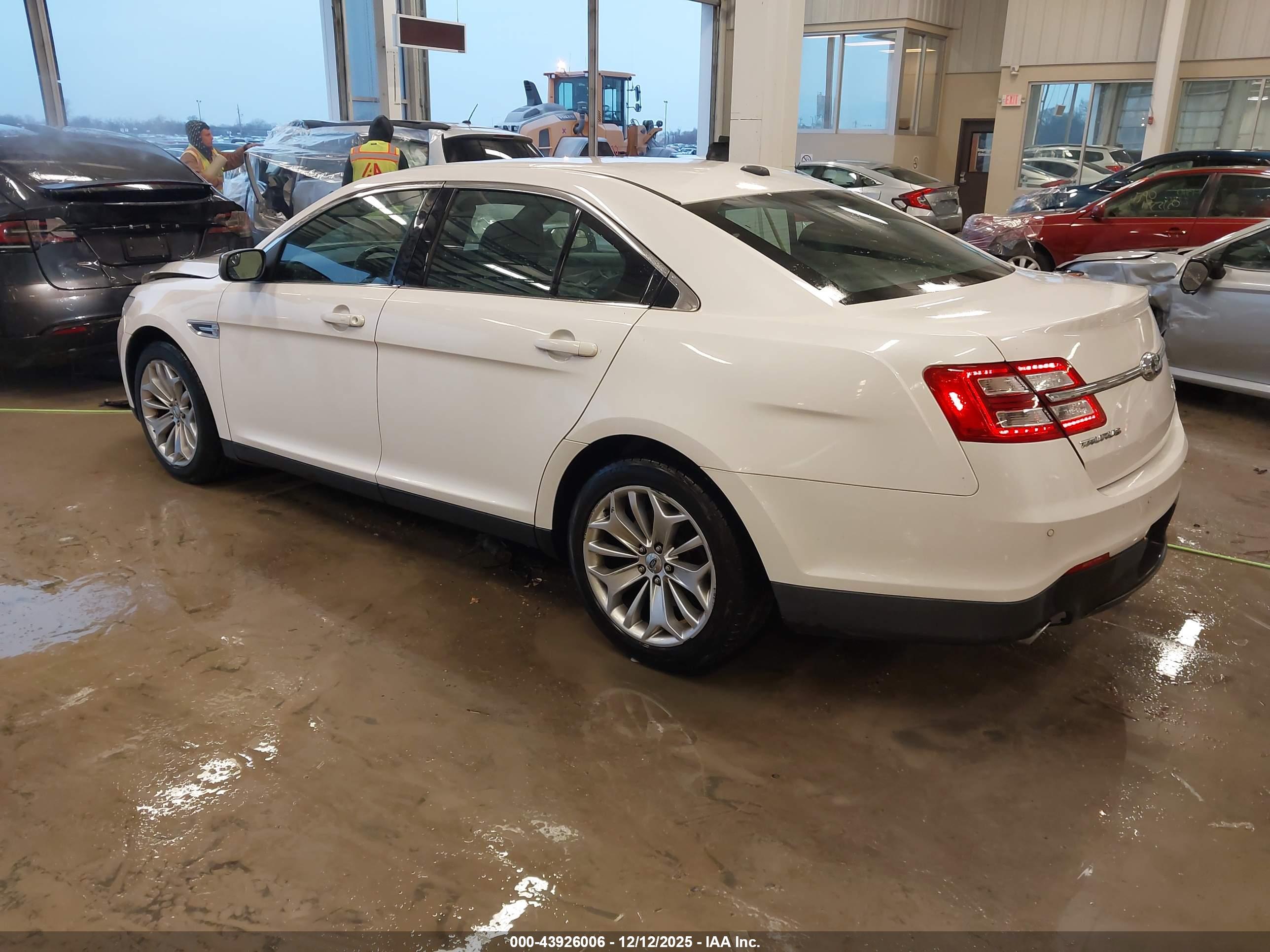 FORD TAURUS image 3