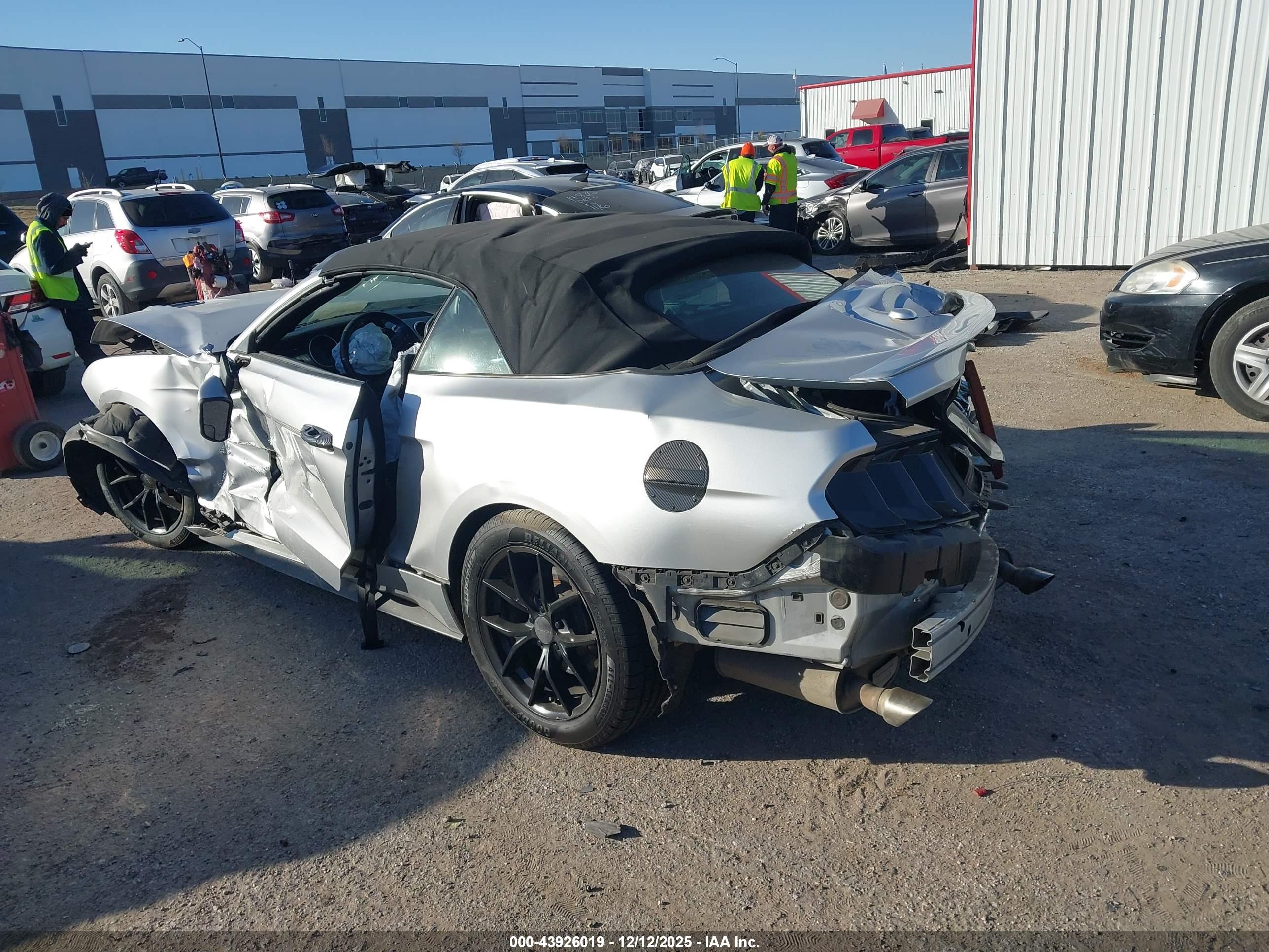 FORD MUSTANG image 3