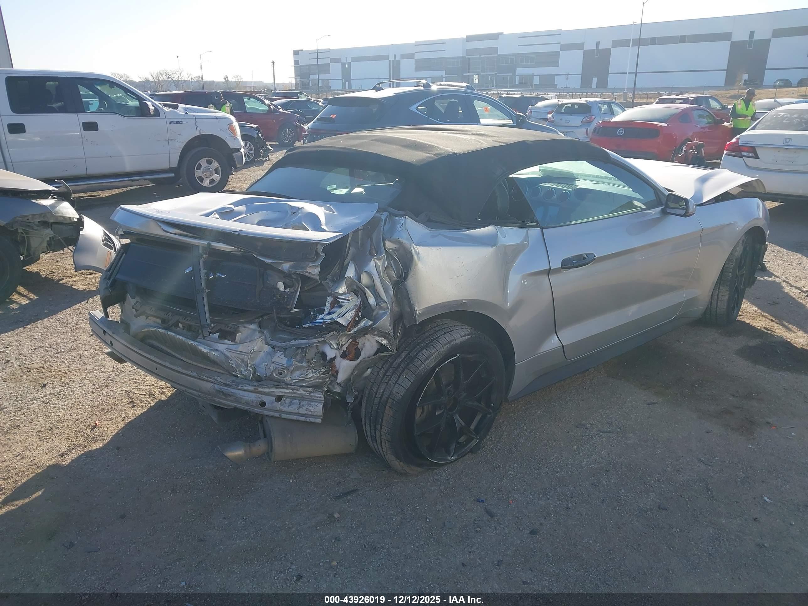 FORD MUSTANG image 4