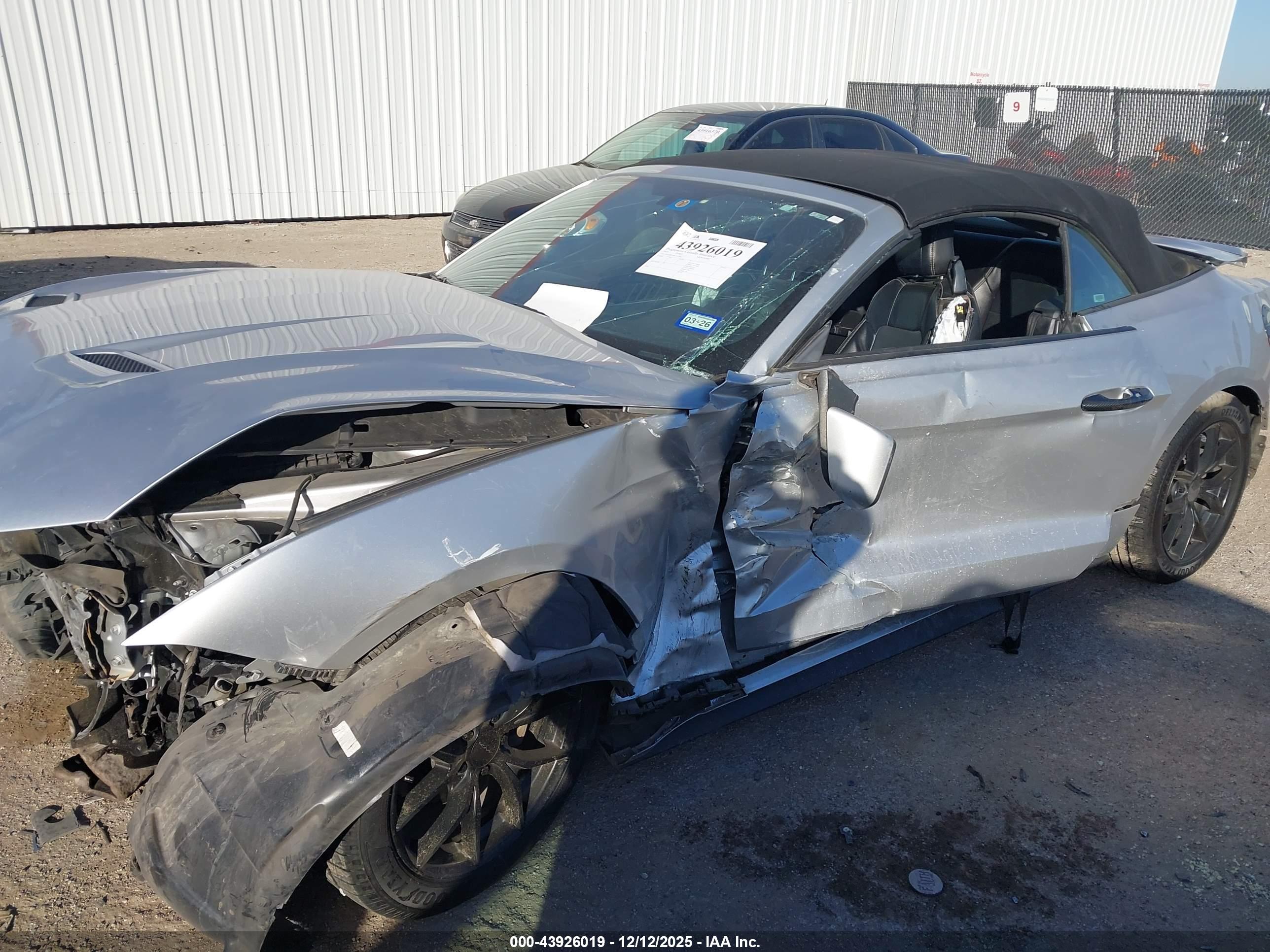 FORD MUSTANG image 6