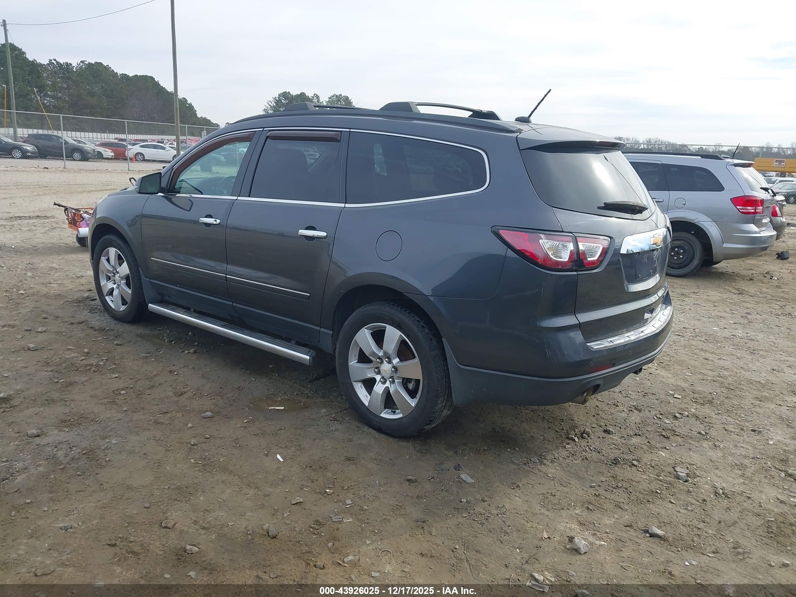CHEVROLET TRAVERSE image 3