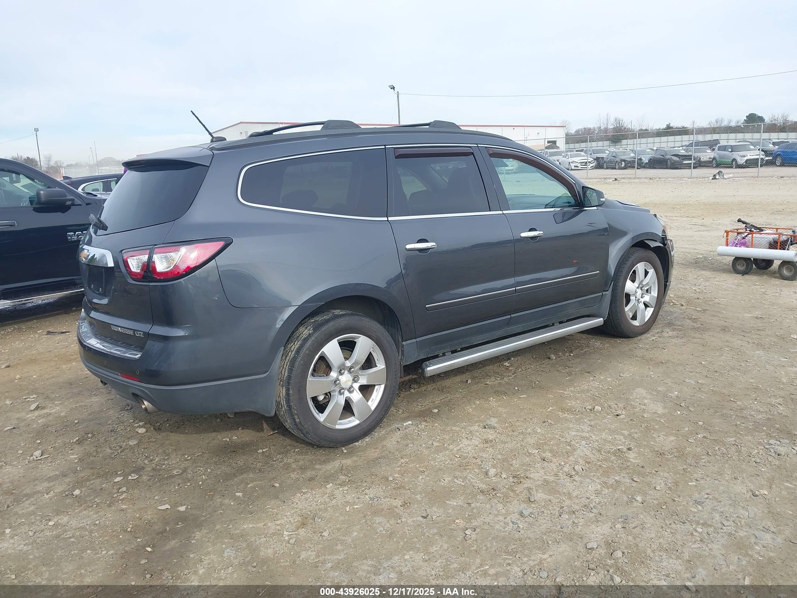 CHEVROLET TRAVERSE image 4
