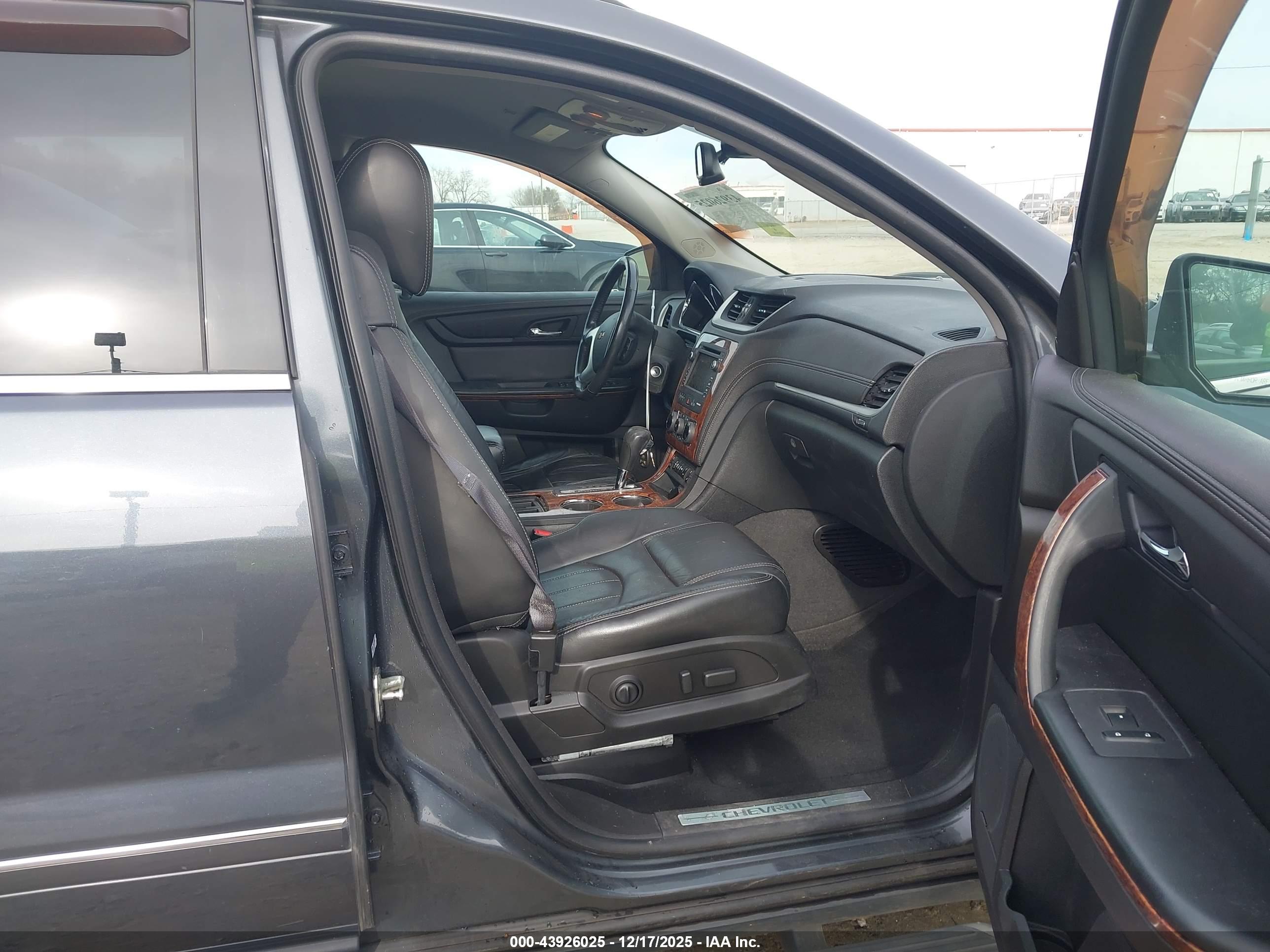 CHEVROLET TRAVERSE image 5