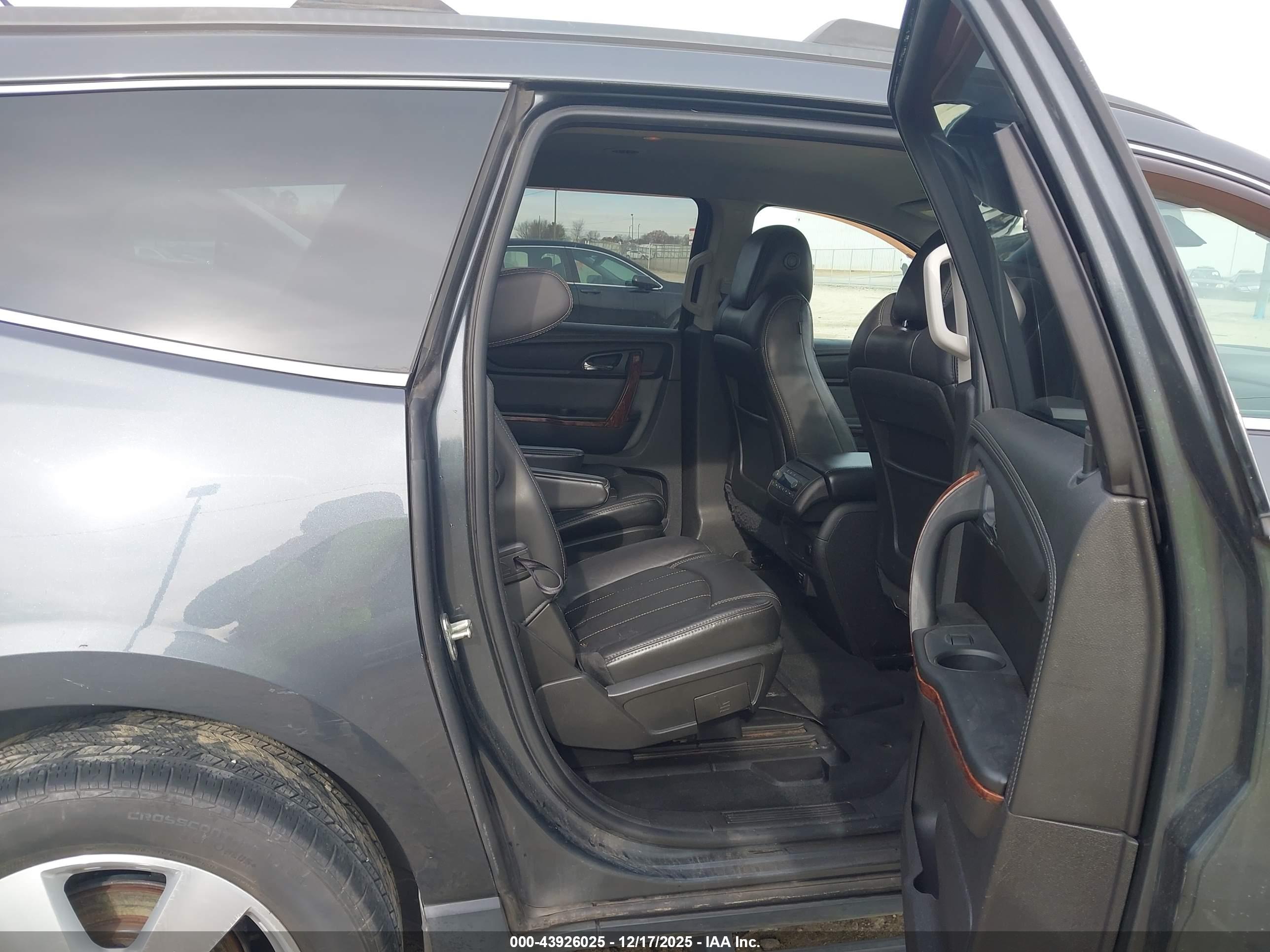 CHEVROLET TRAVERSE image 8