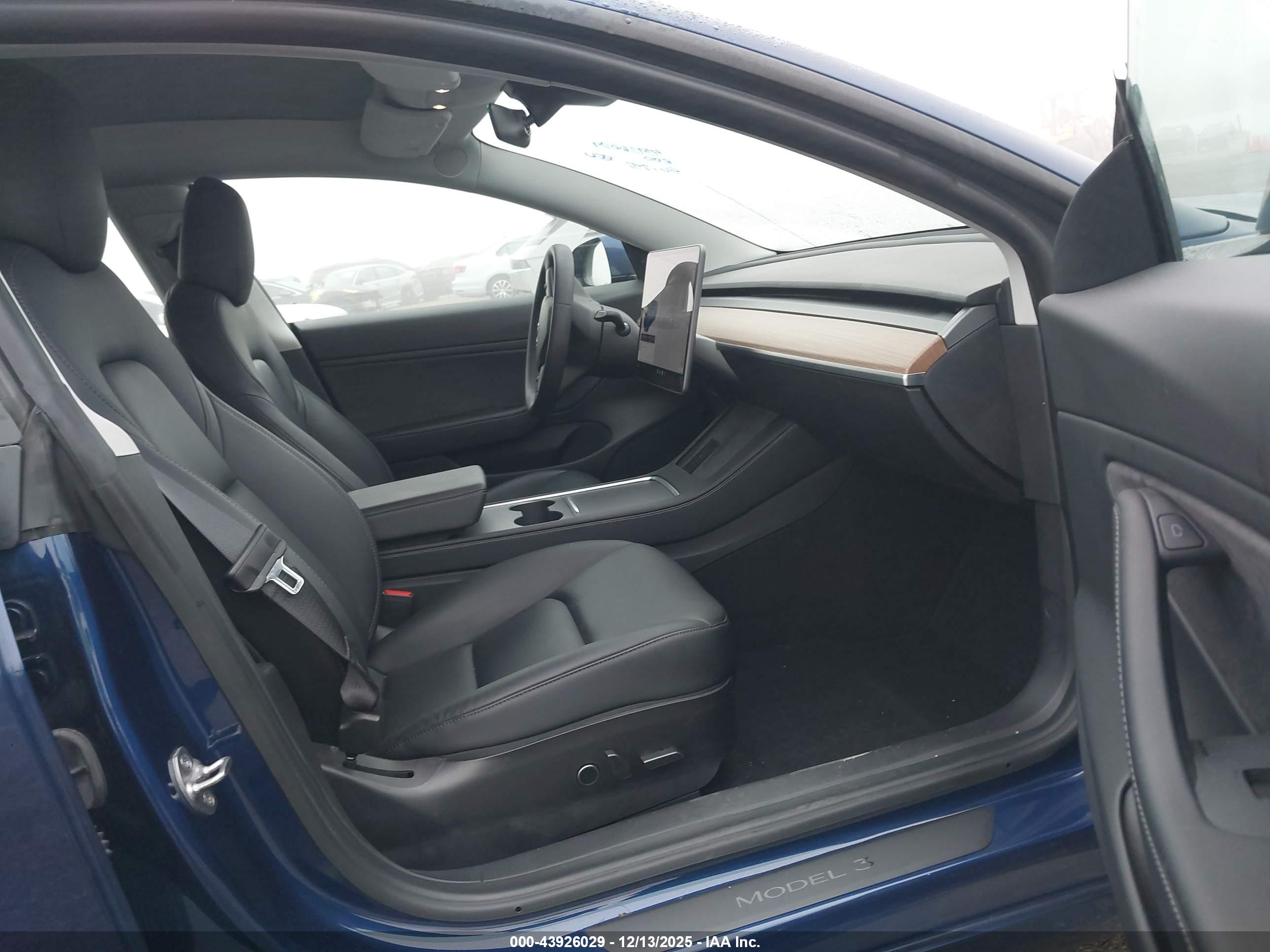 TESLA MODEL image 5