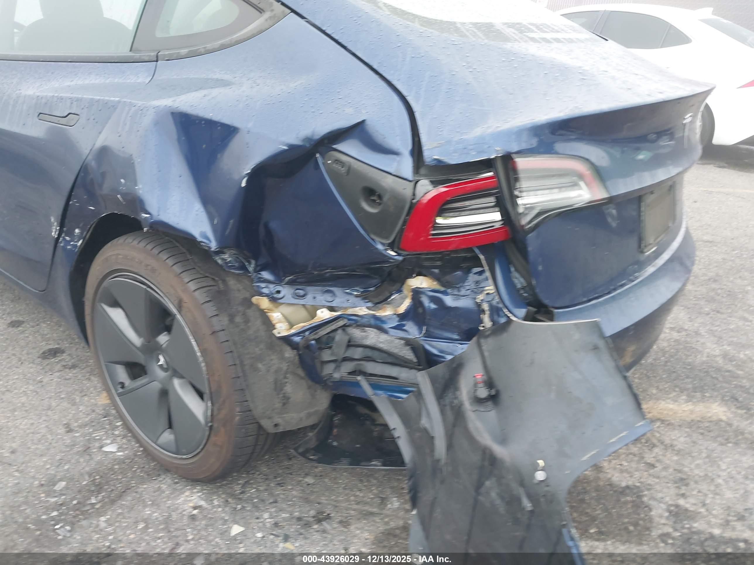 TESLA MODEL image 6