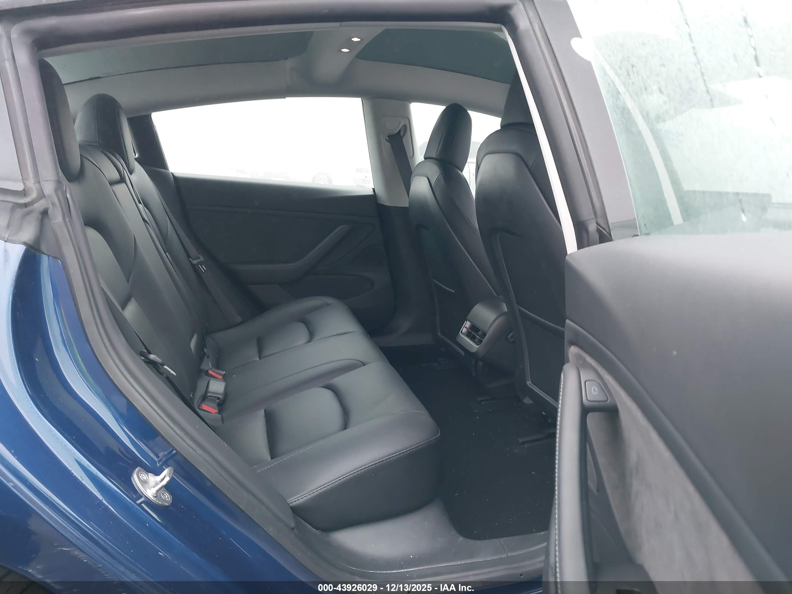 TESLA MODEL image 8