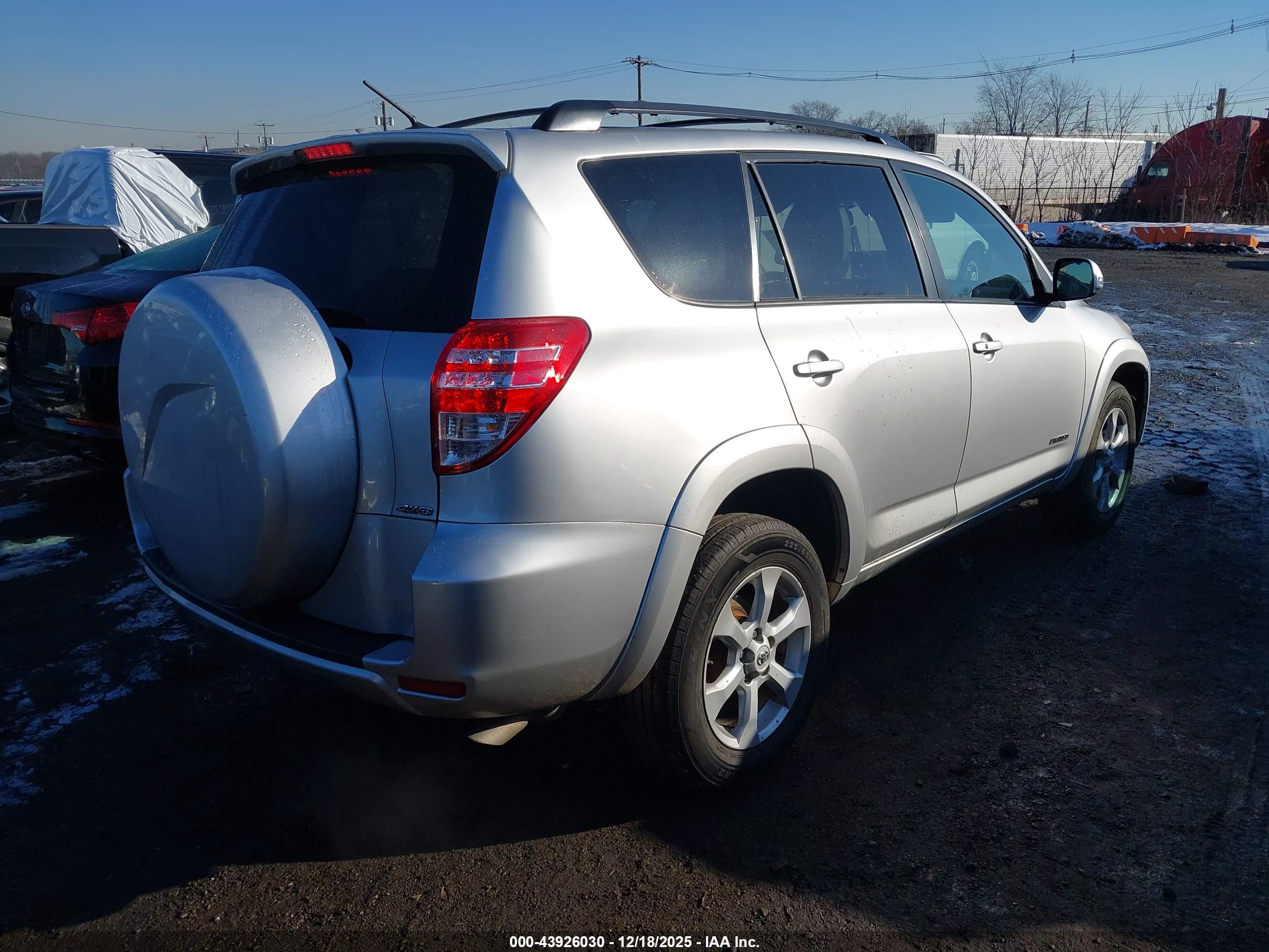 TOYOTA RAV4 image 4