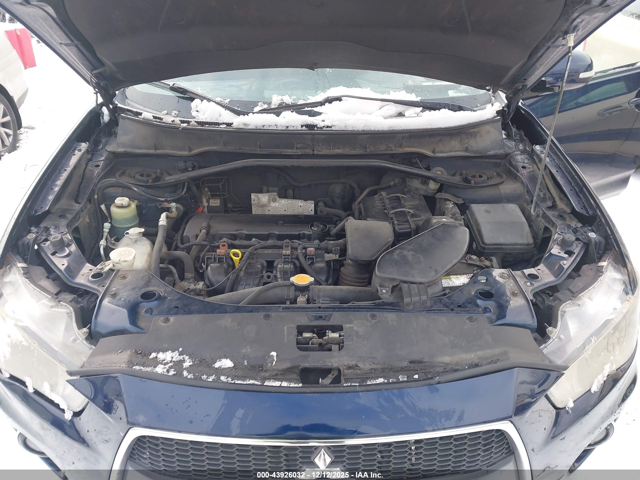 MITSUBISHI OUTLANDER image 10