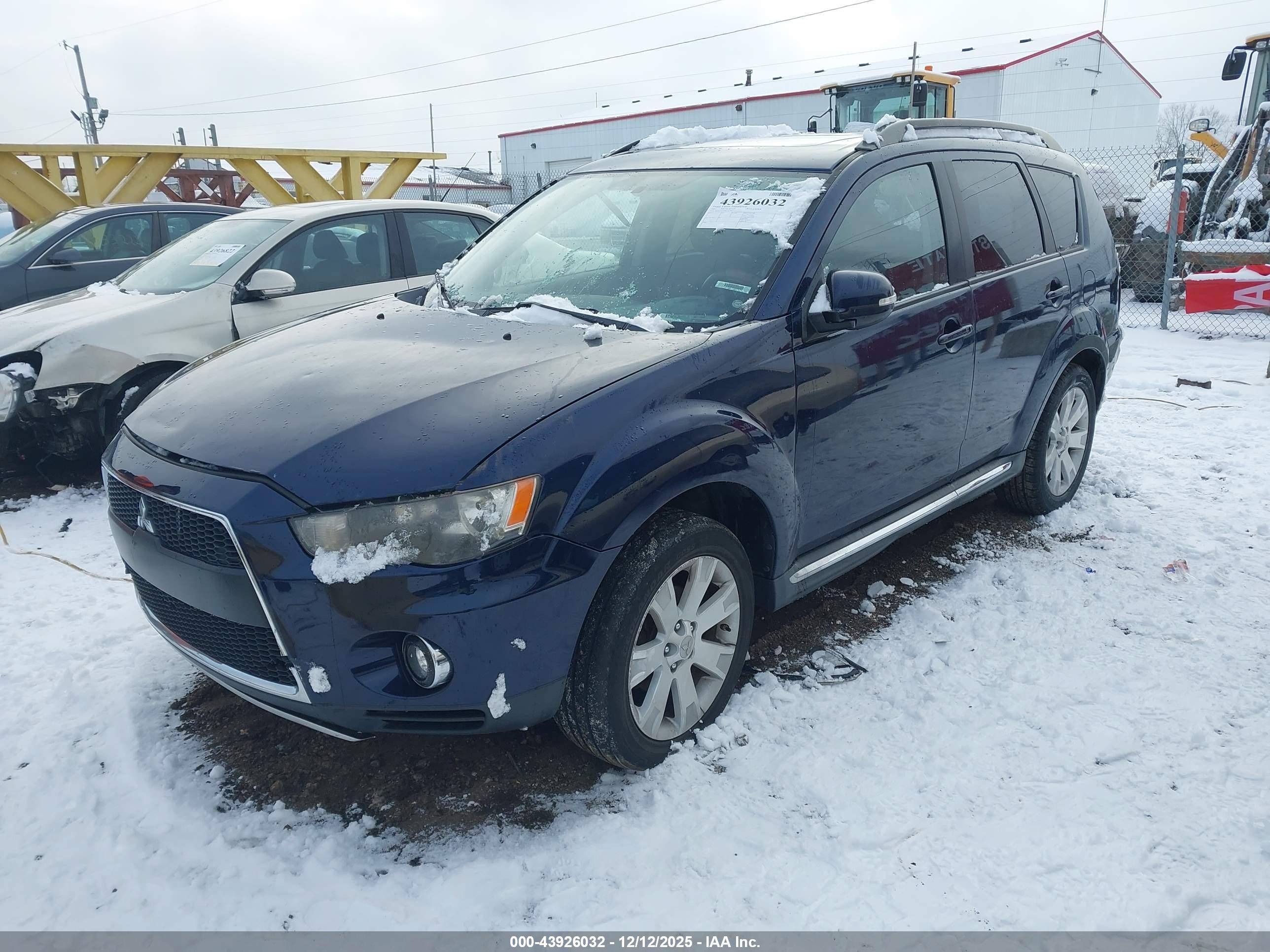 MITSUBISHI OUTLANDER image 2