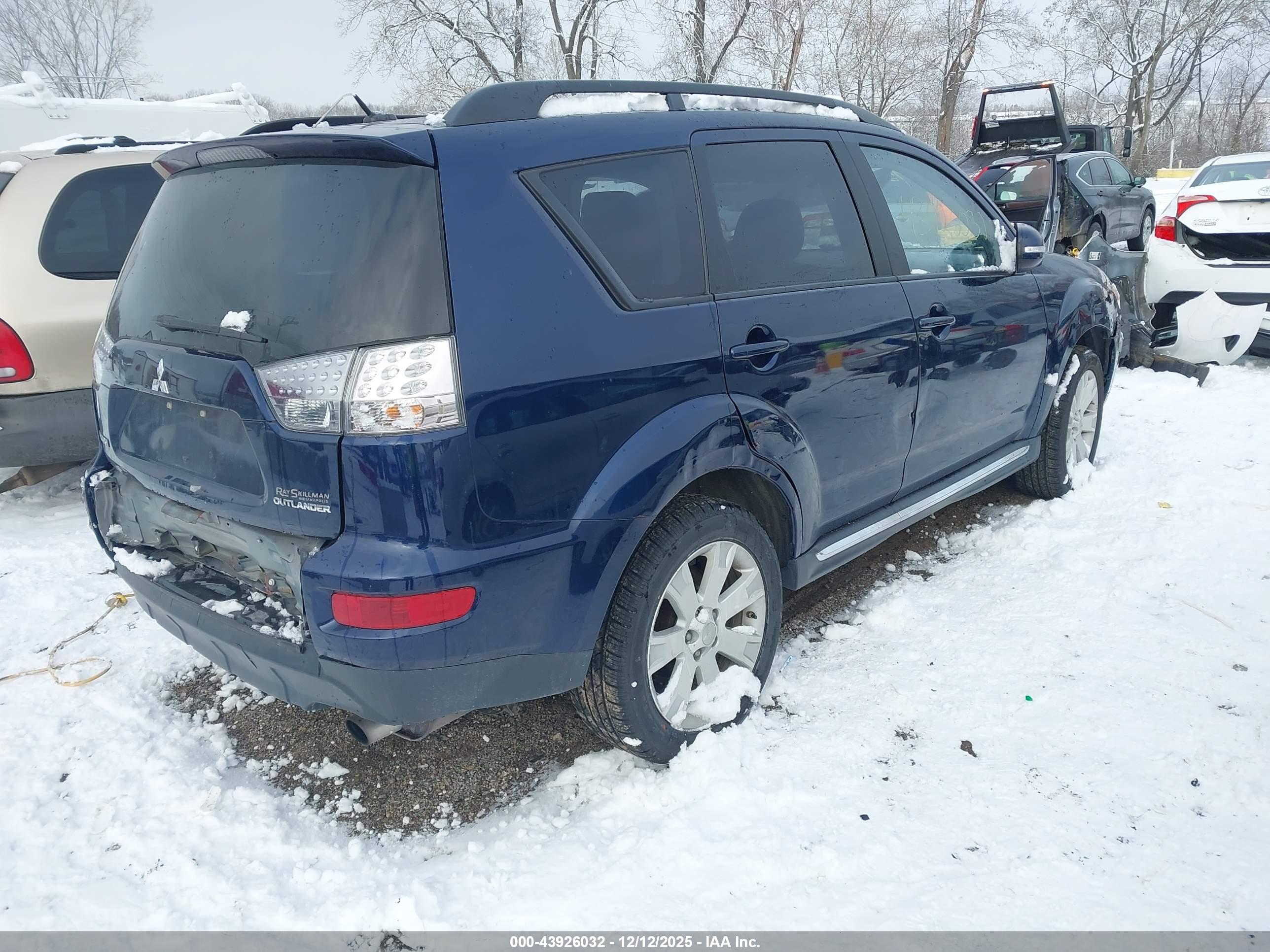 MITSUBISHI OUTLANDER image 4