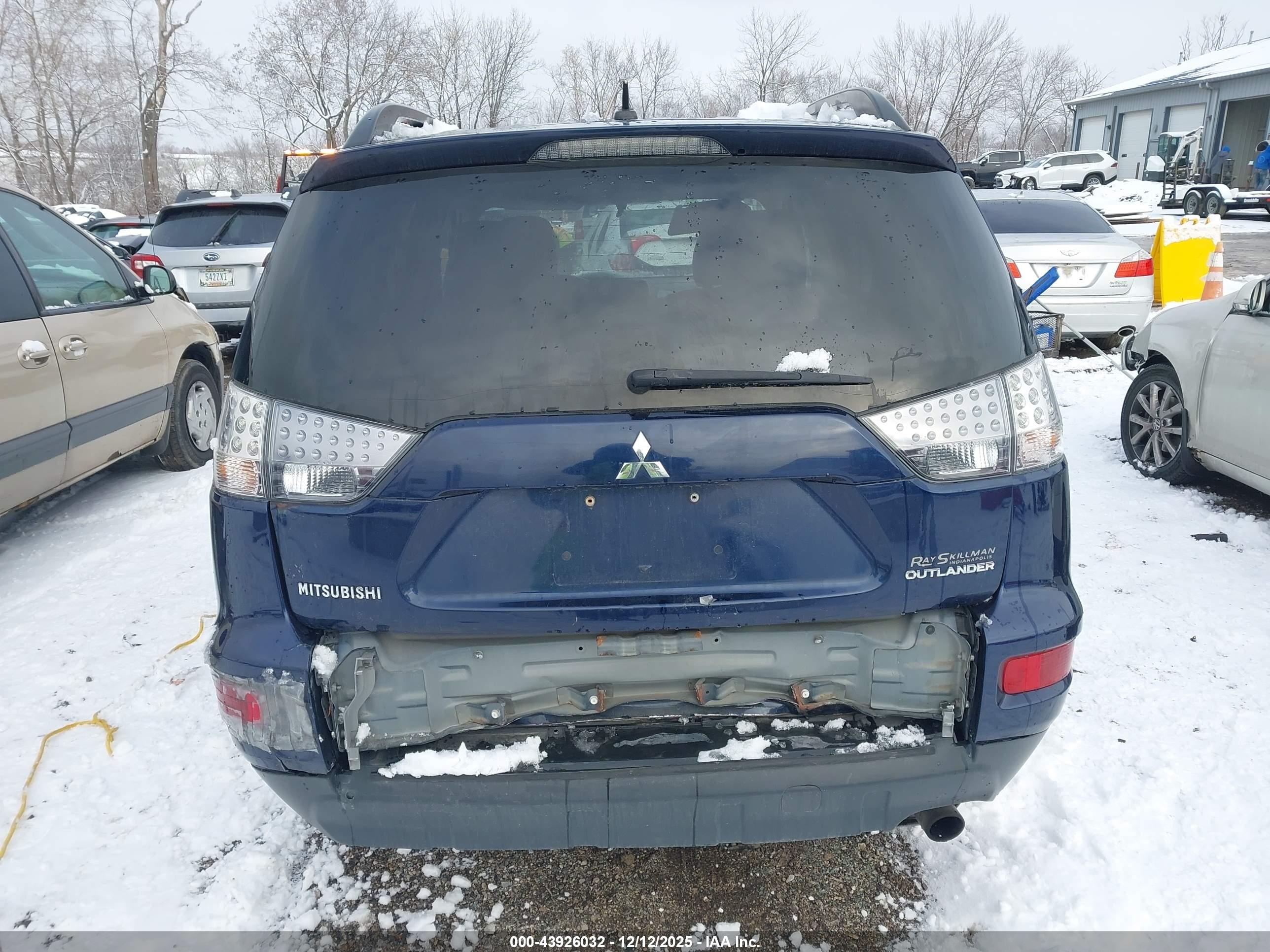 MITSUBISHI OUTLANDER image 6