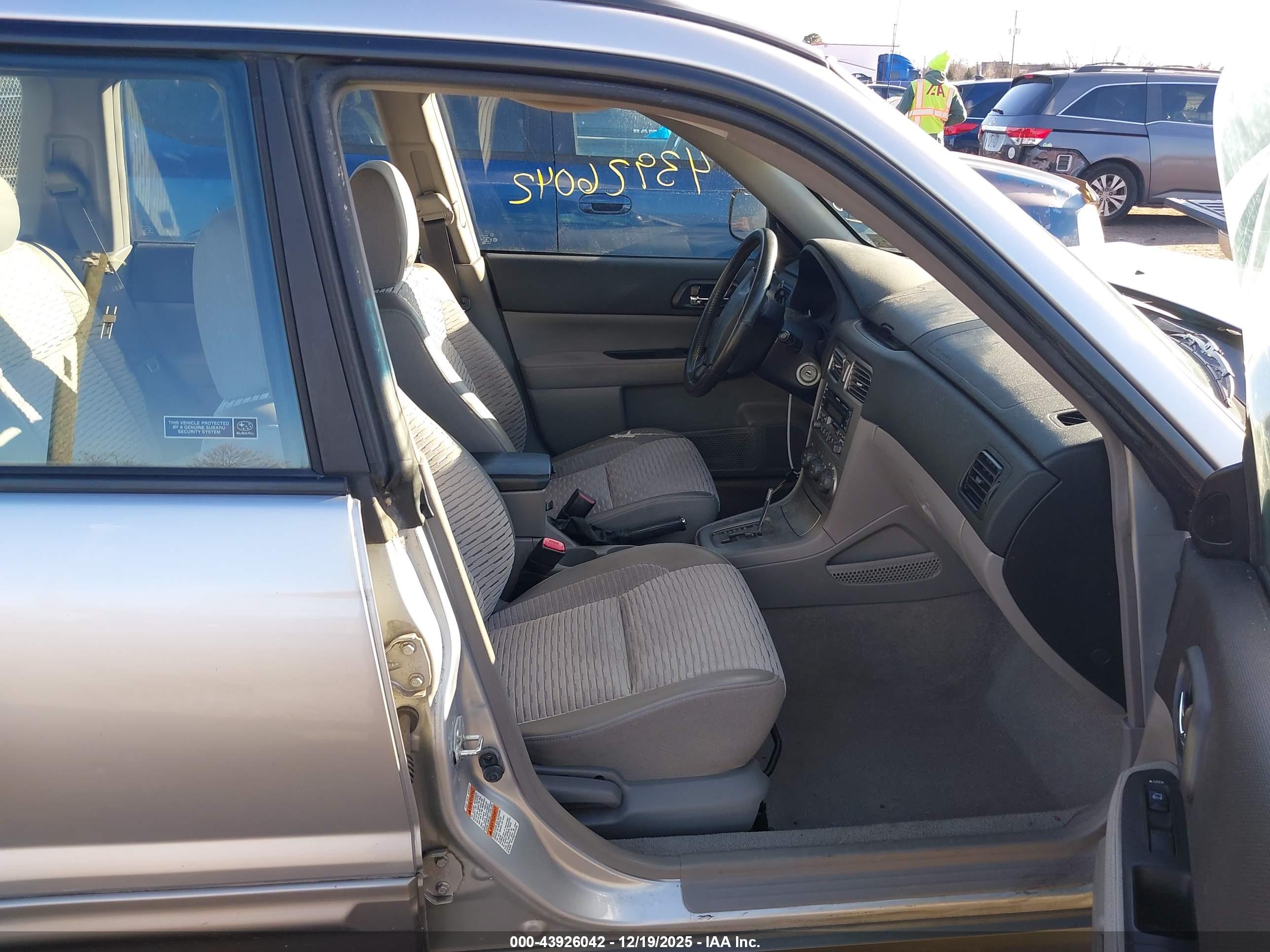 SUBARU FORESTER image 5